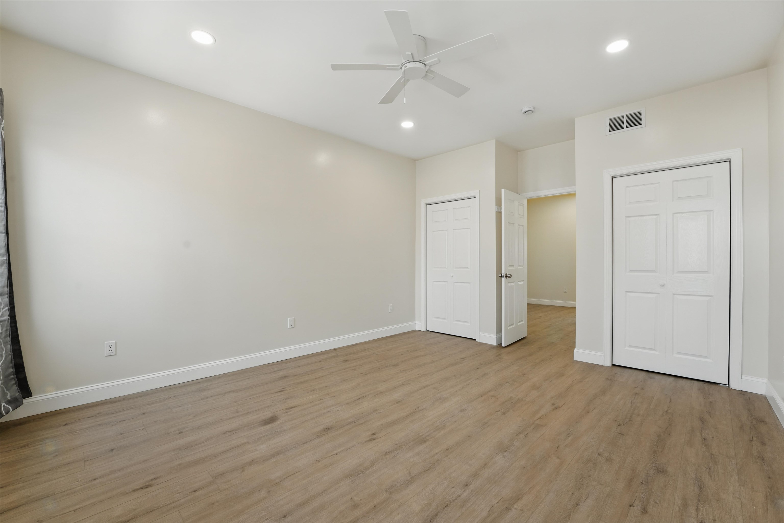949 SUMMIT AVE Unit: 2