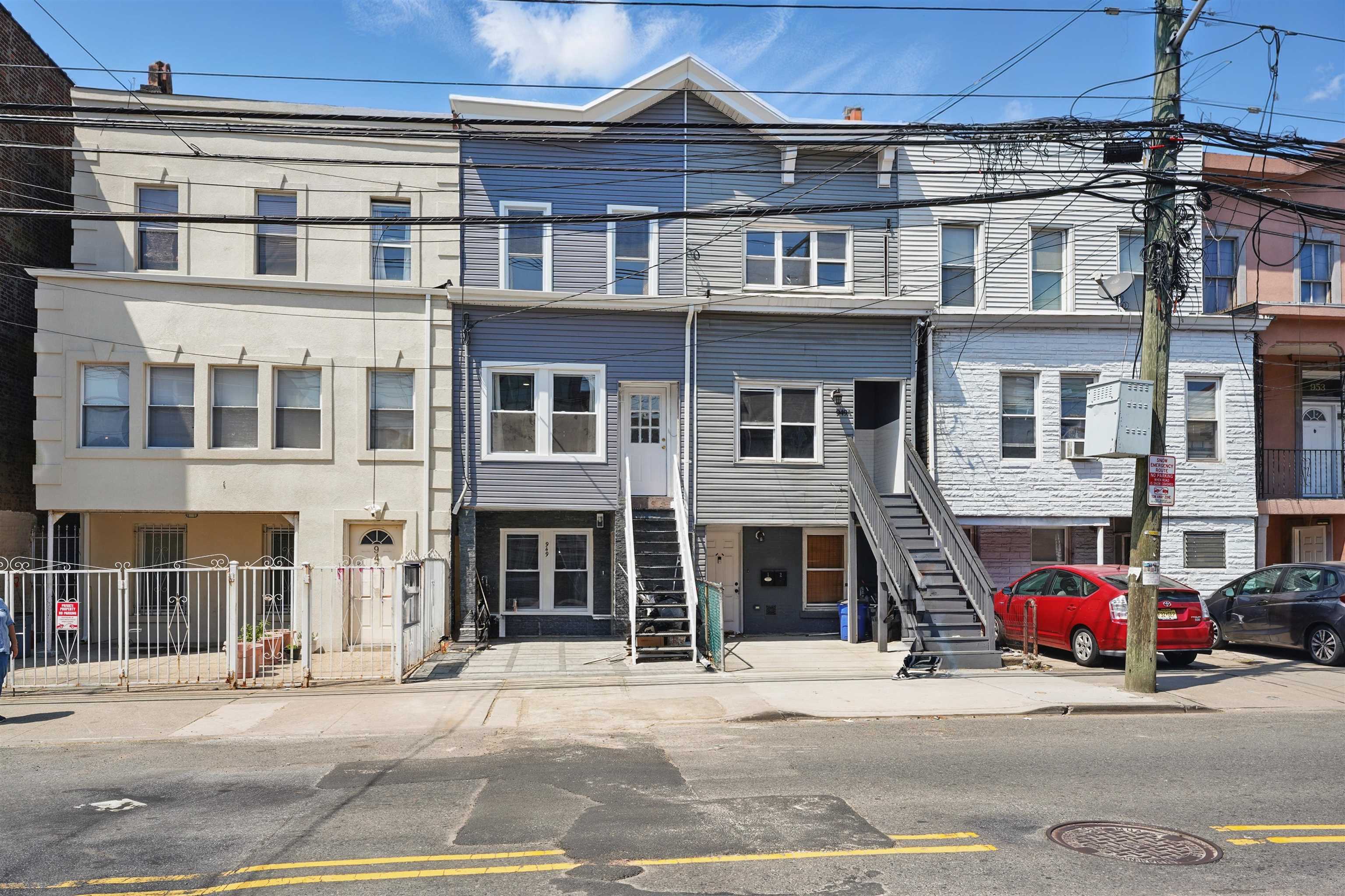 949 SUMMIT AVE Unit: 2