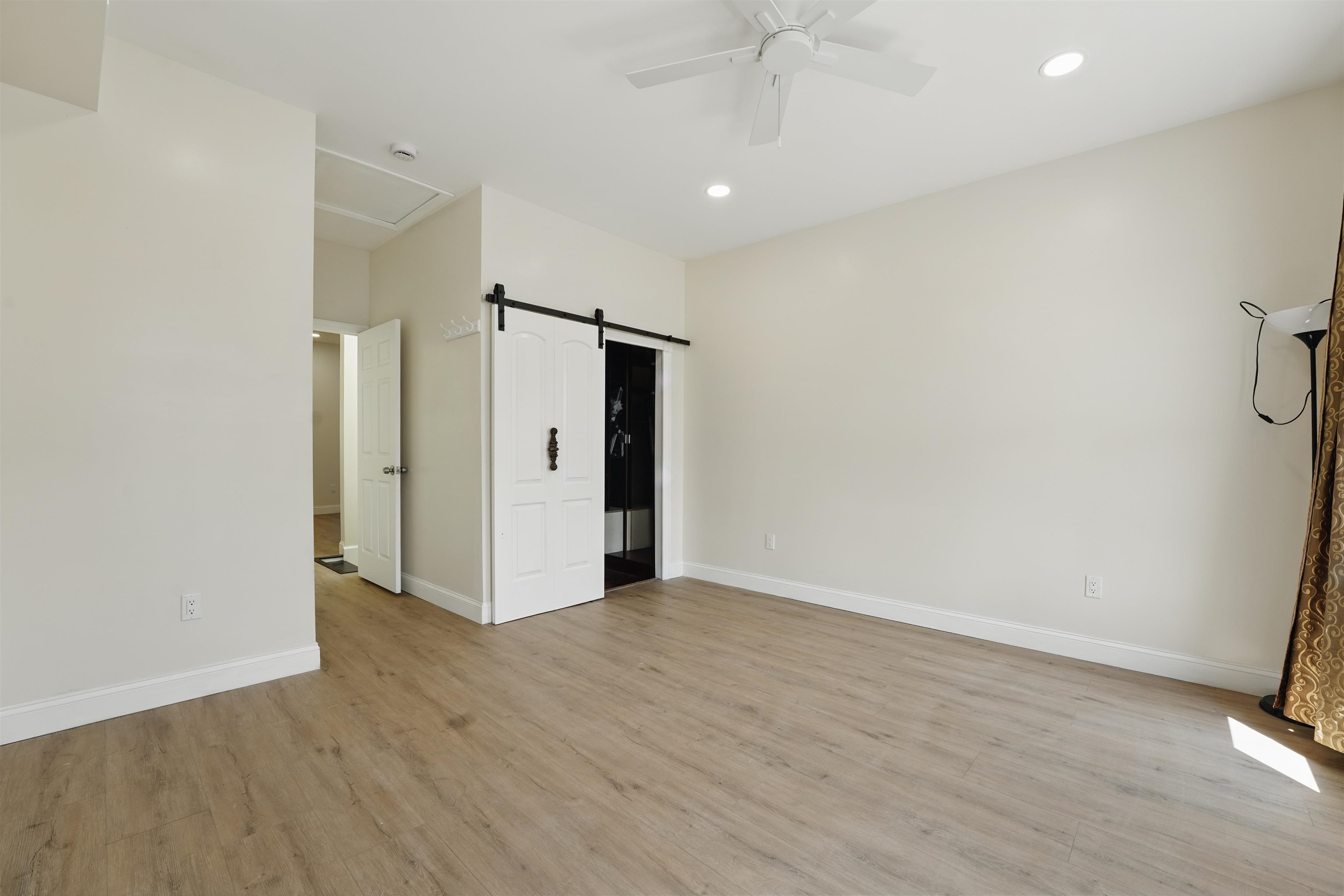 949 SUMMIT AVE Unit: 2