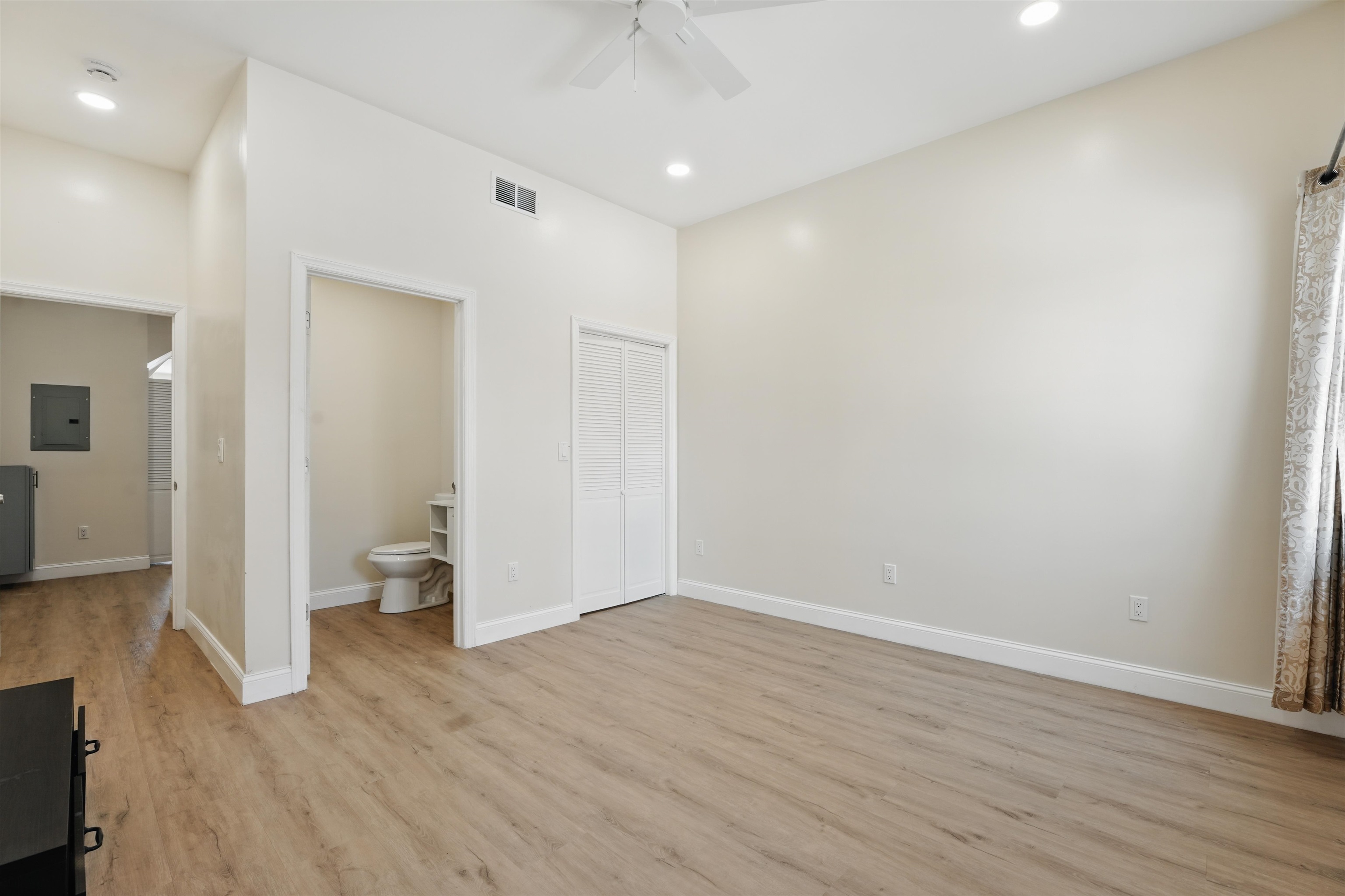 949 SUMMIT AVE Unit: 2