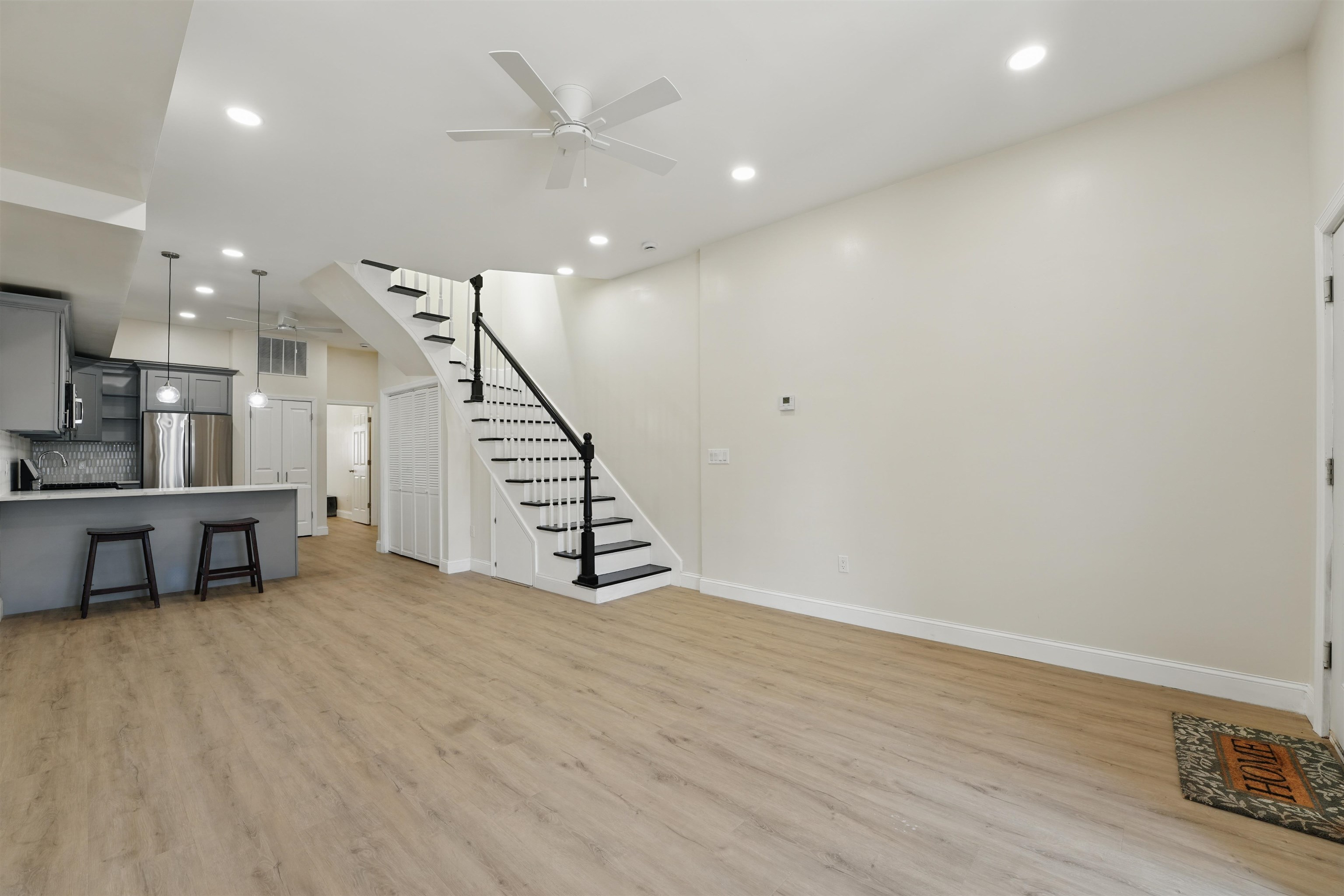 949 SUMMIT AVE Unit: 2