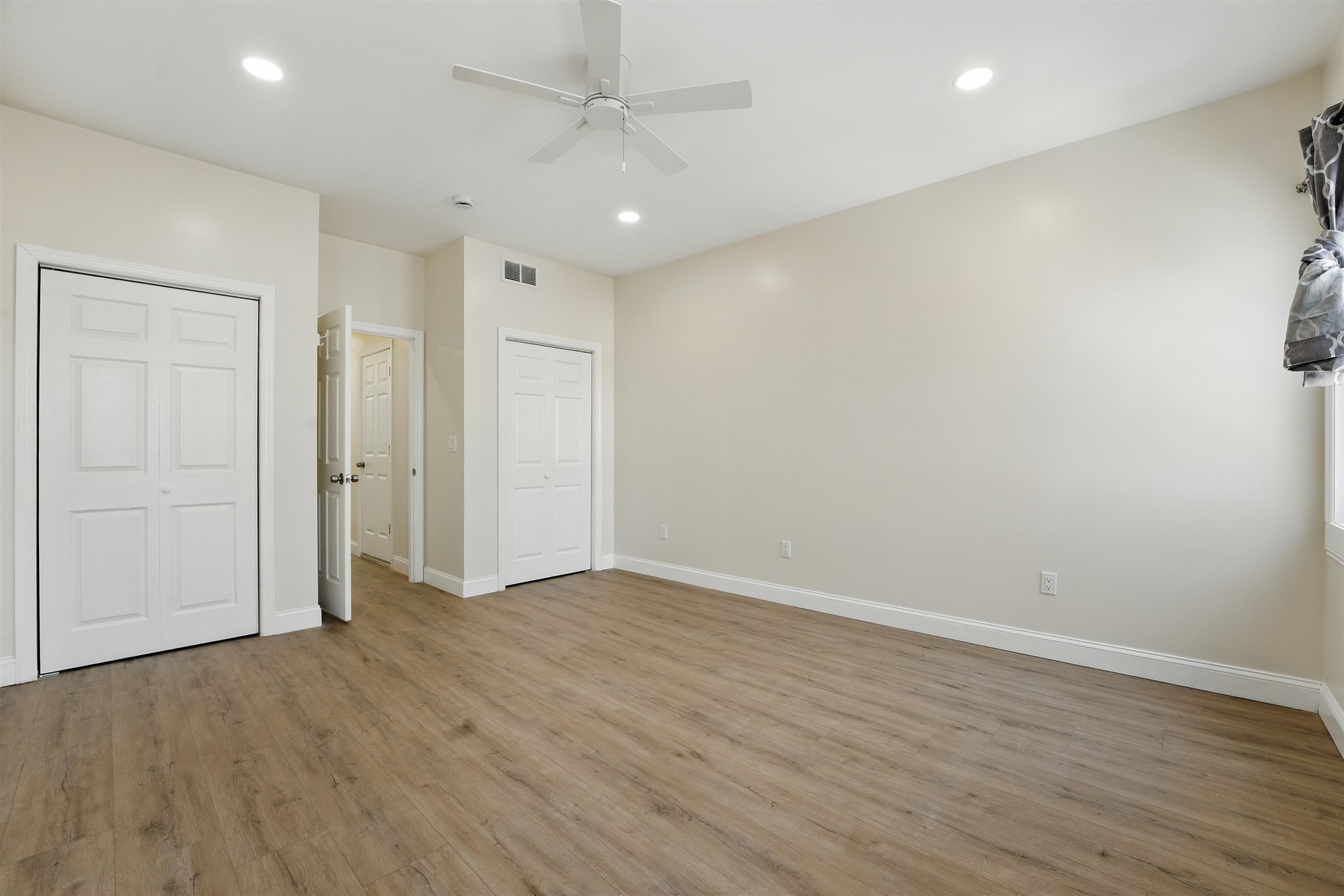 949 SUMMIT AVE Unit: 2