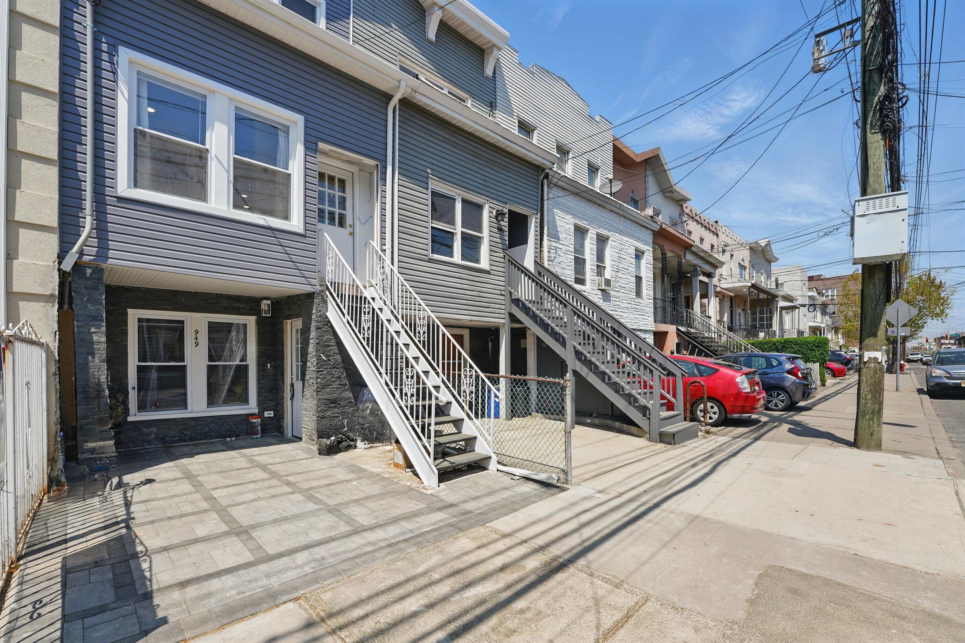949 SUMMIT AVE Unit: 2