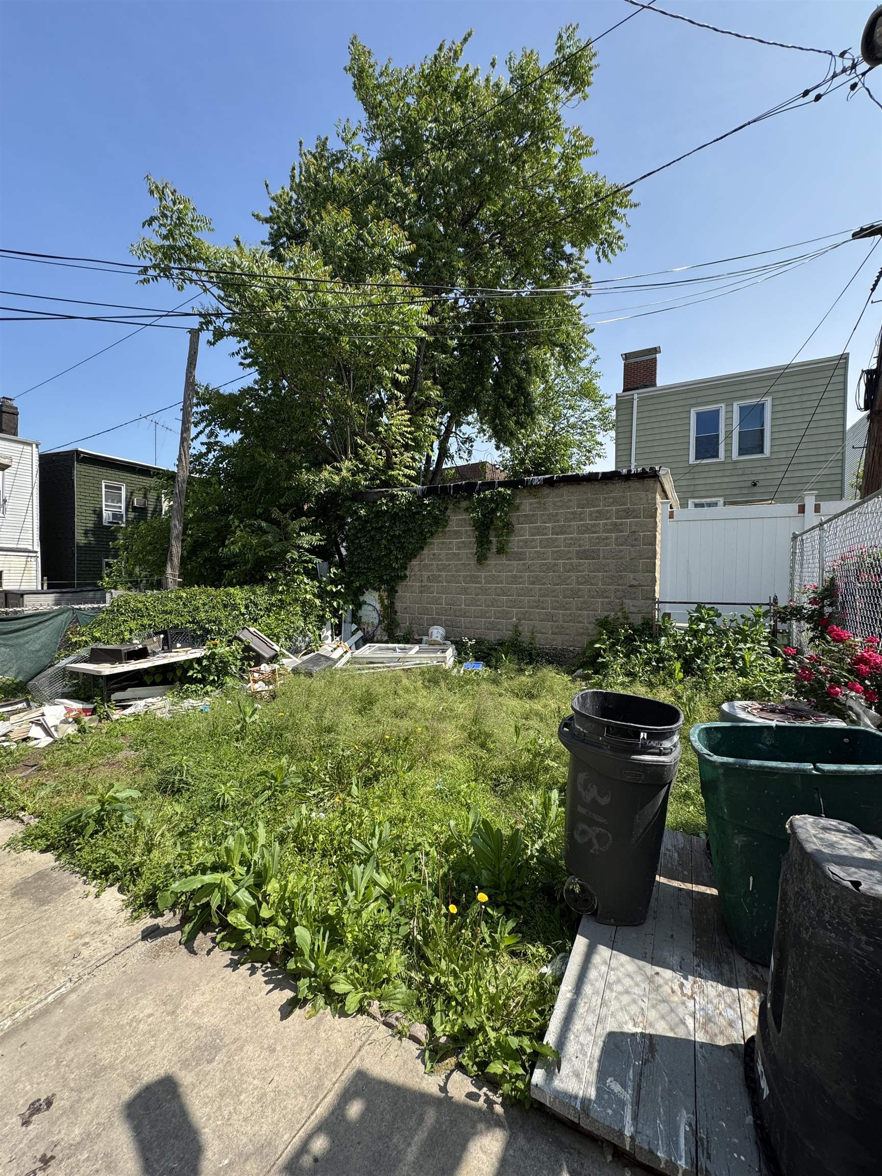 318 ARMSTRONG AVE