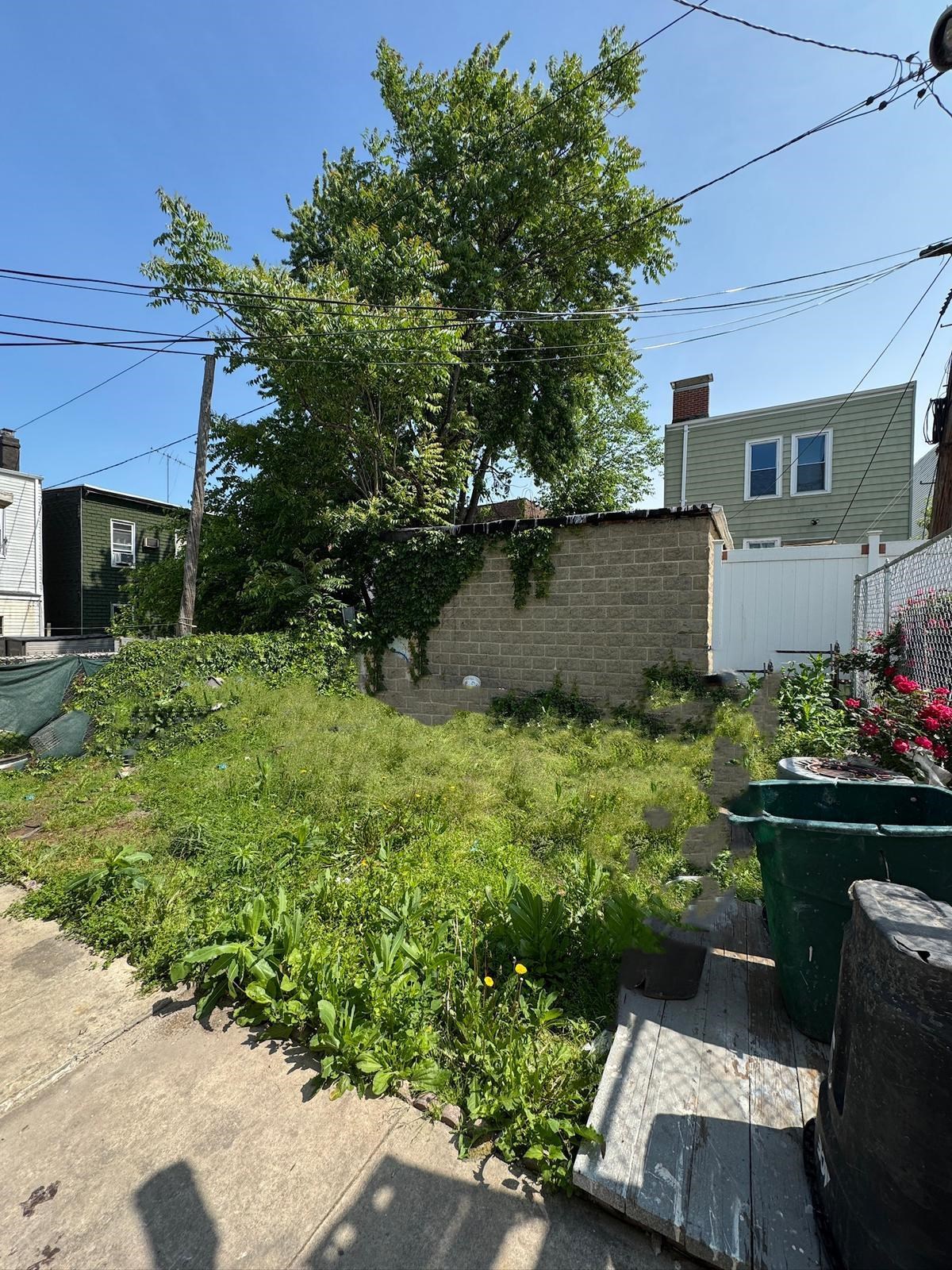 318 ARMSTRONG AVE