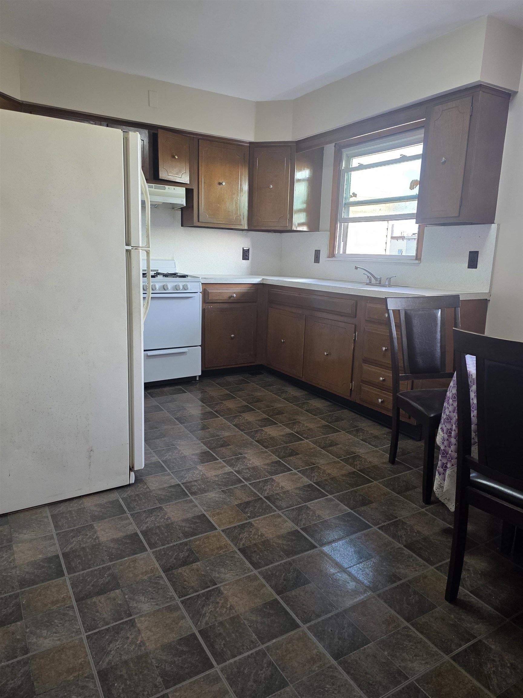 229 GRIFFITH ST Unit: 2
