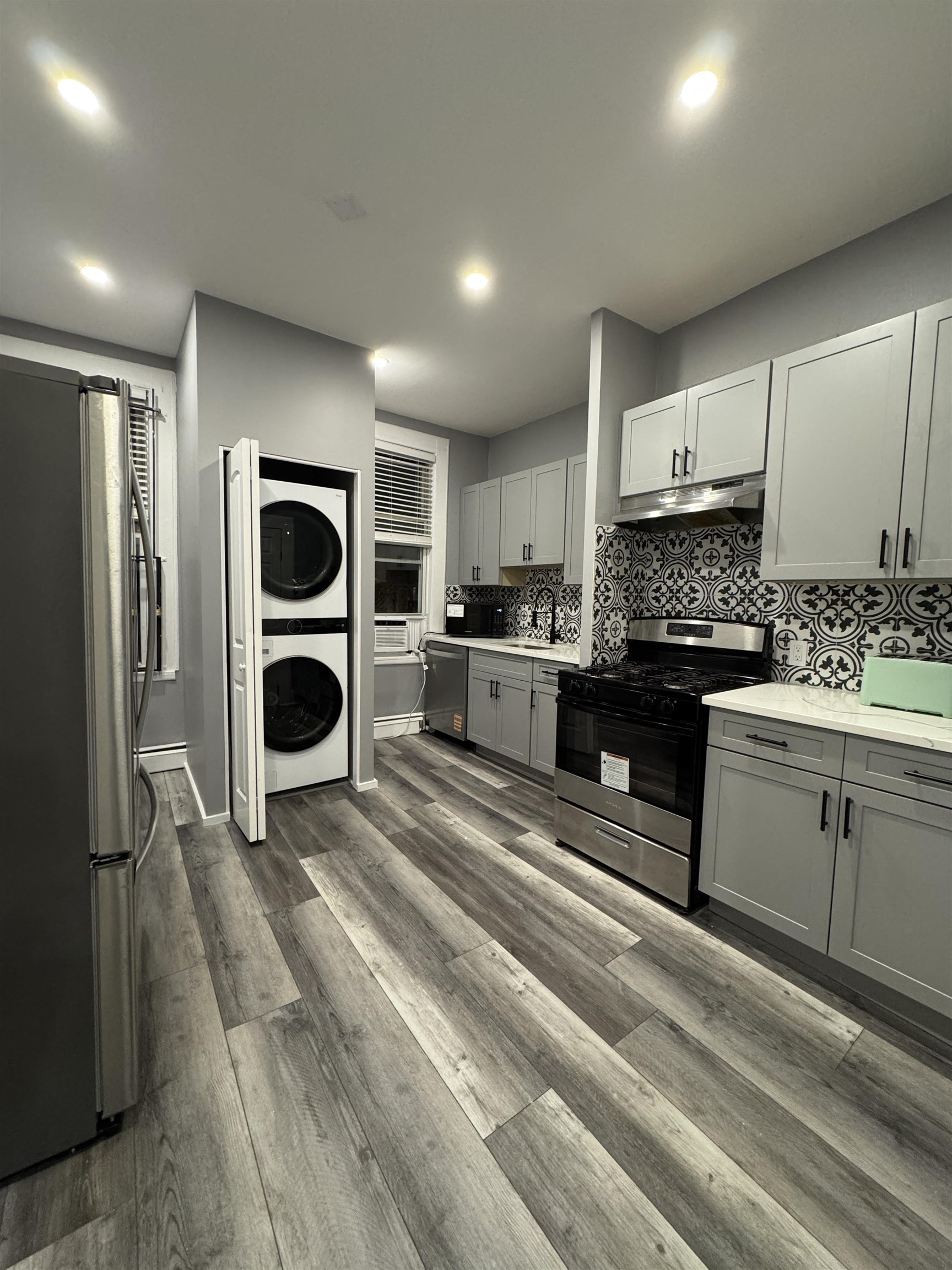 1172 SUMMIT AVE Unit: #3