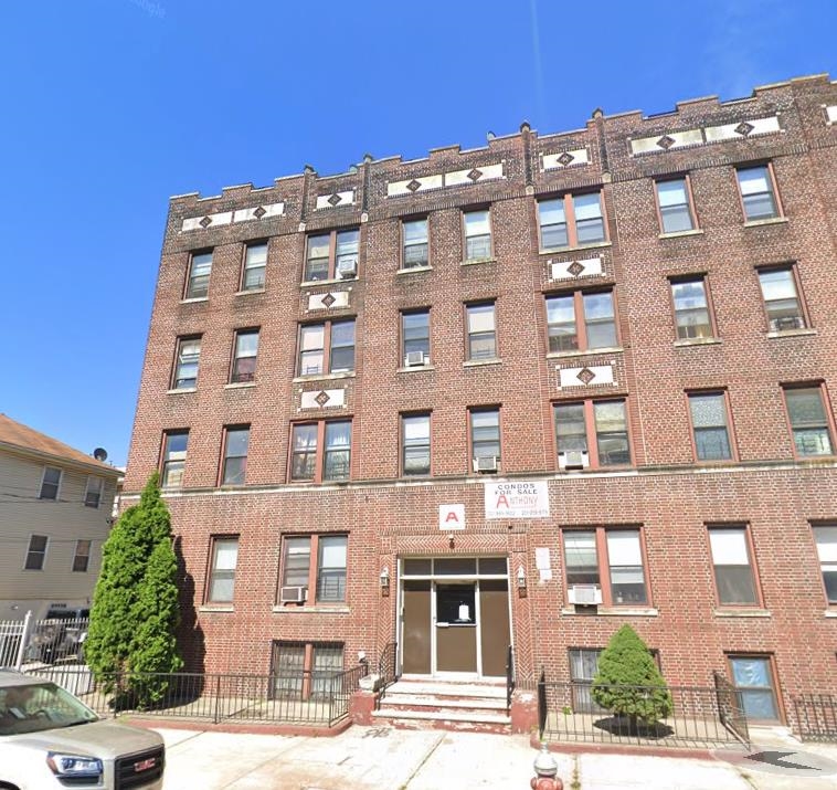 117 CORBIN AVE Unit: #106