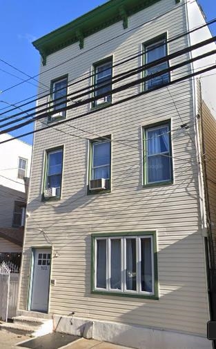 1172 SUMMIT AVE Unit: #3