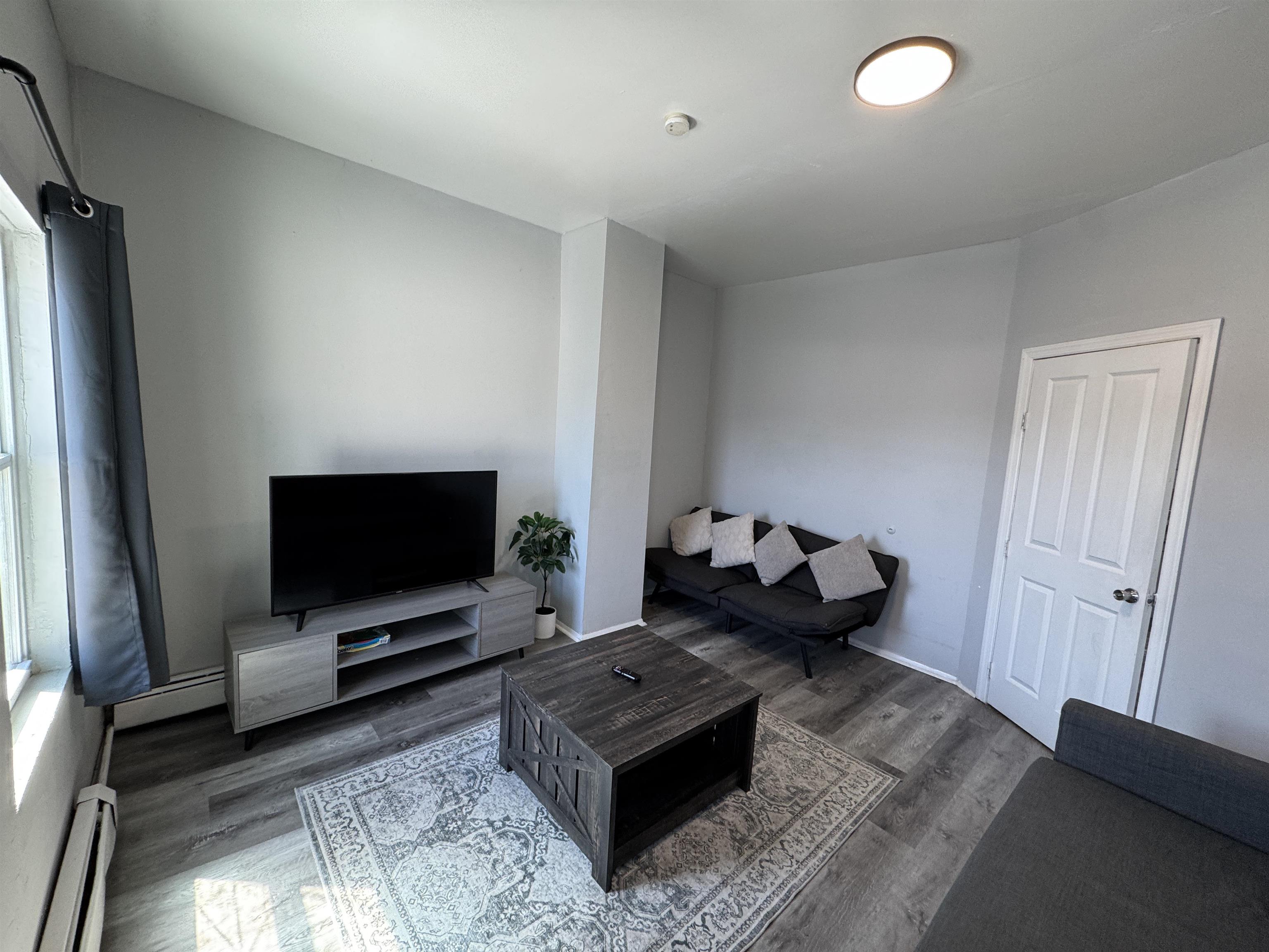 1172 SUMMIT AVE Unit: #3