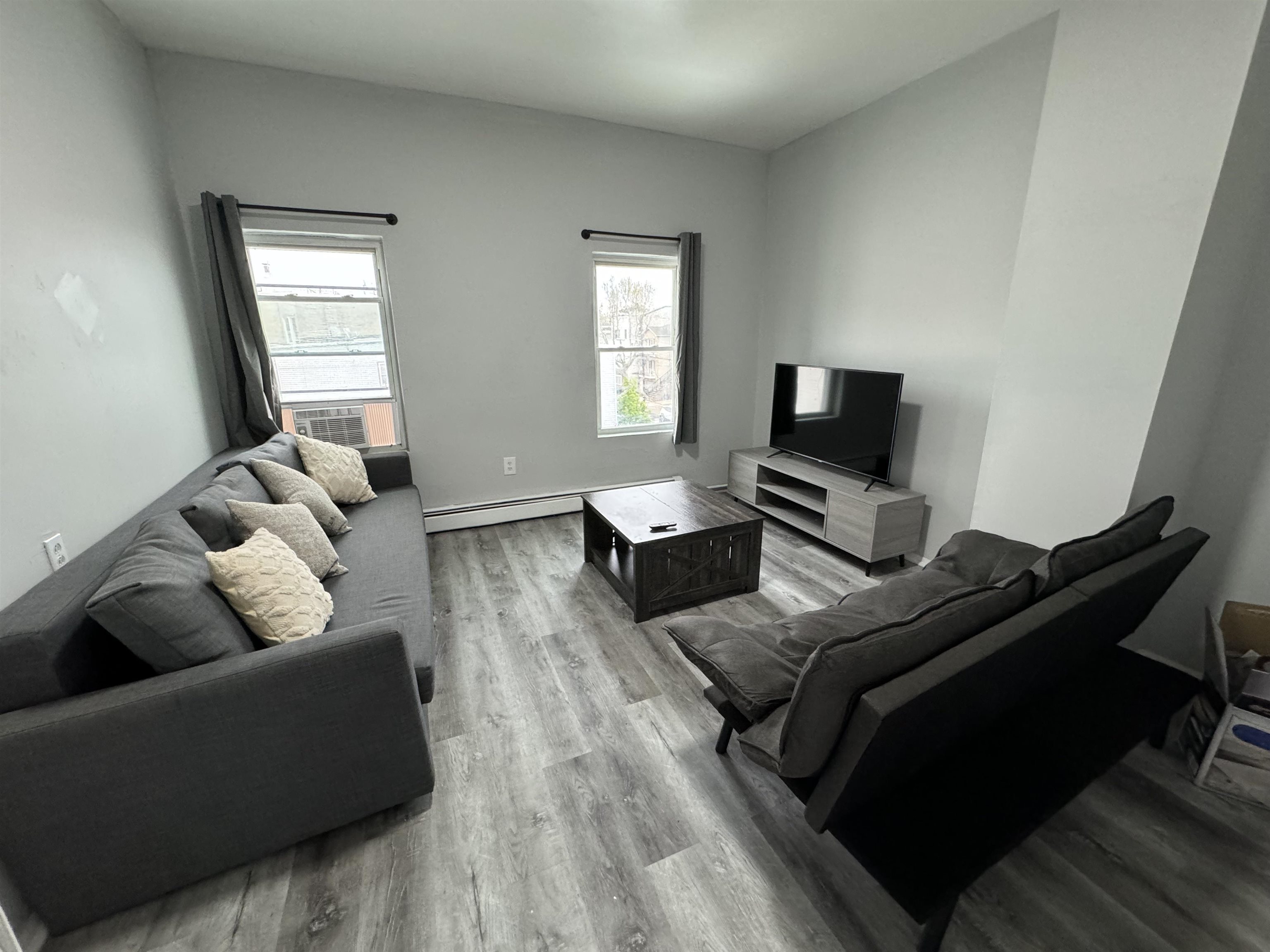 1172 SUMMIT AVE Unit: #3