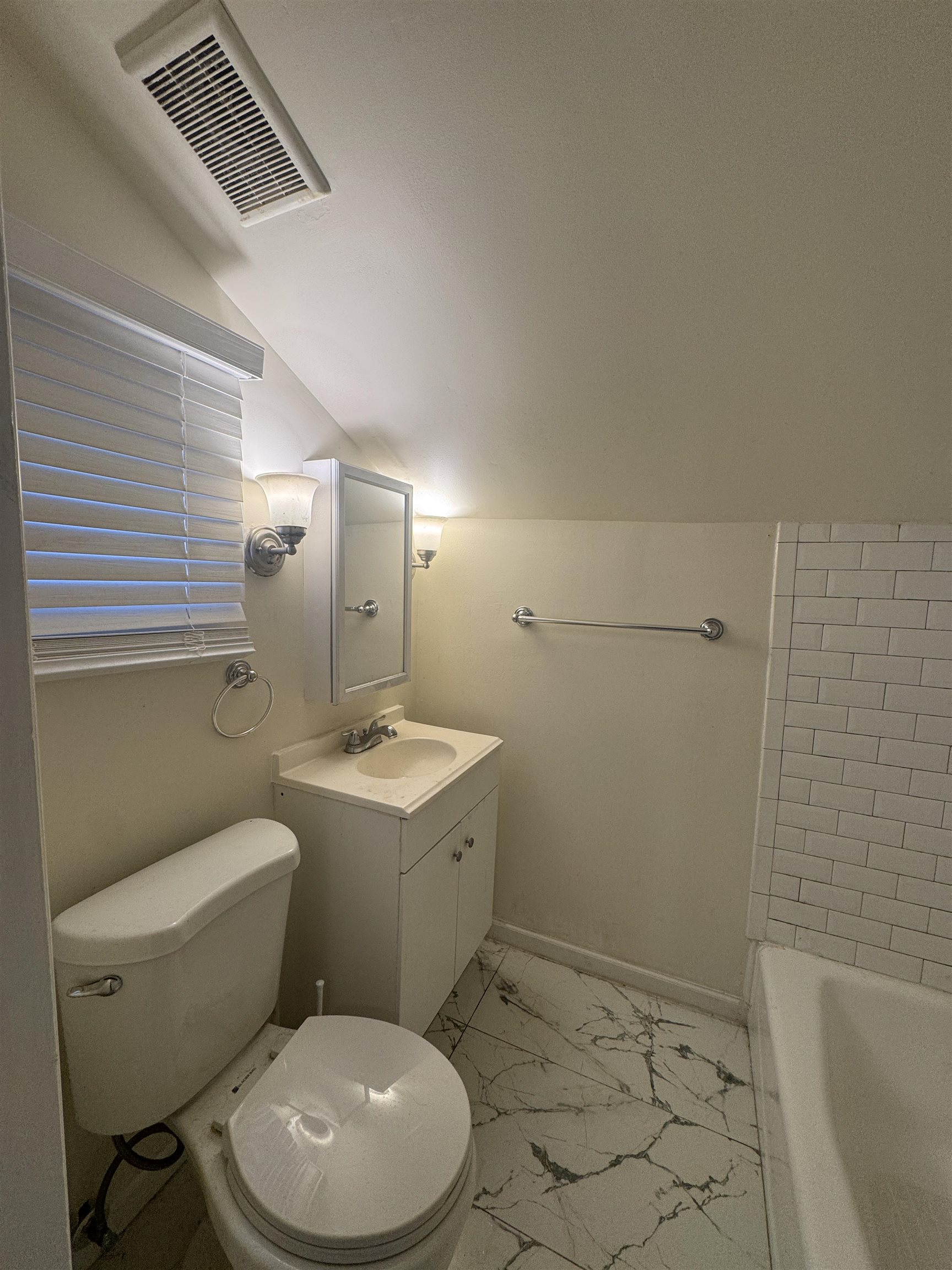 386 KENNEDY DR Unit: 2