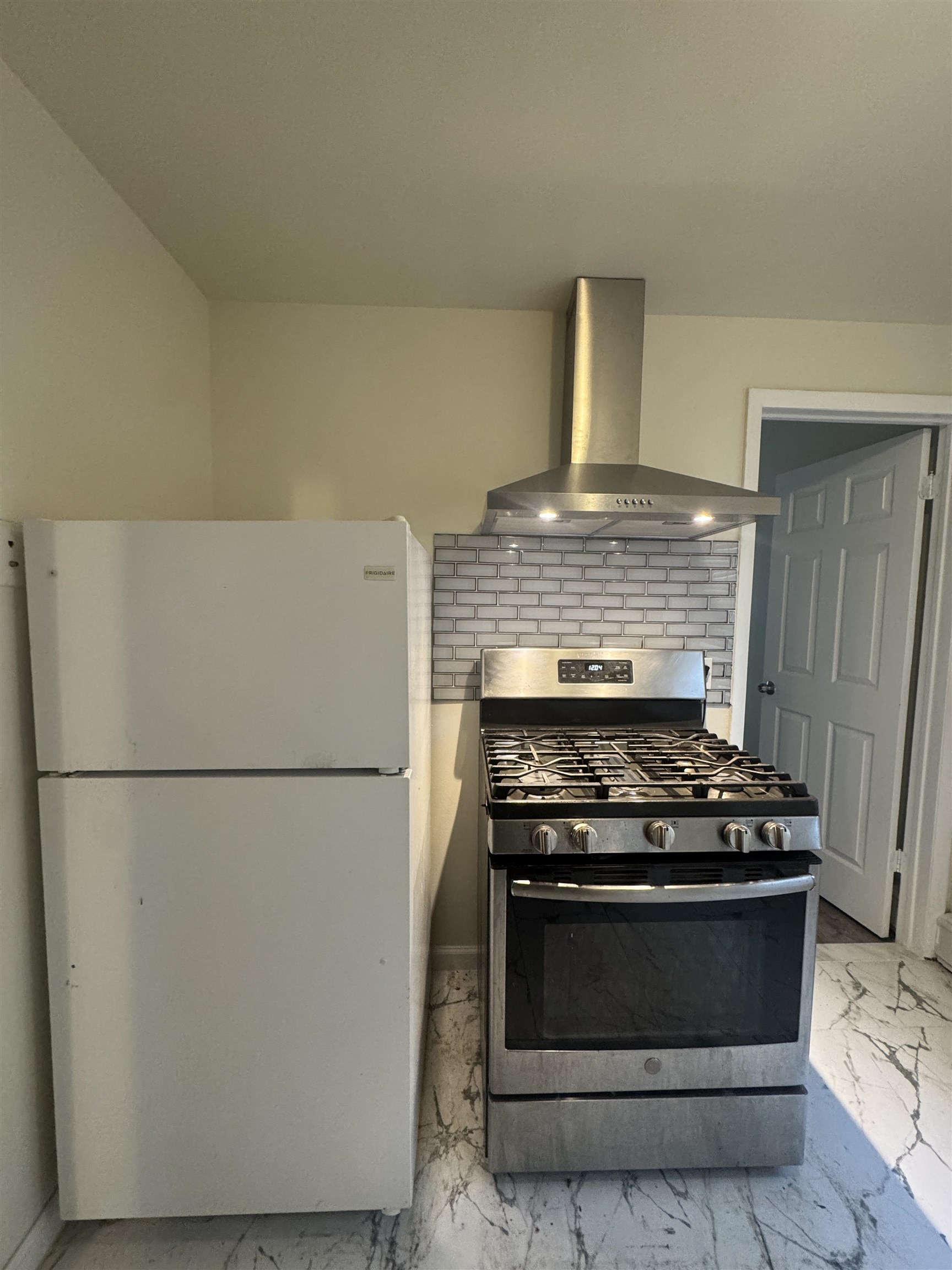 386 KENNEDY DR Unit: 2