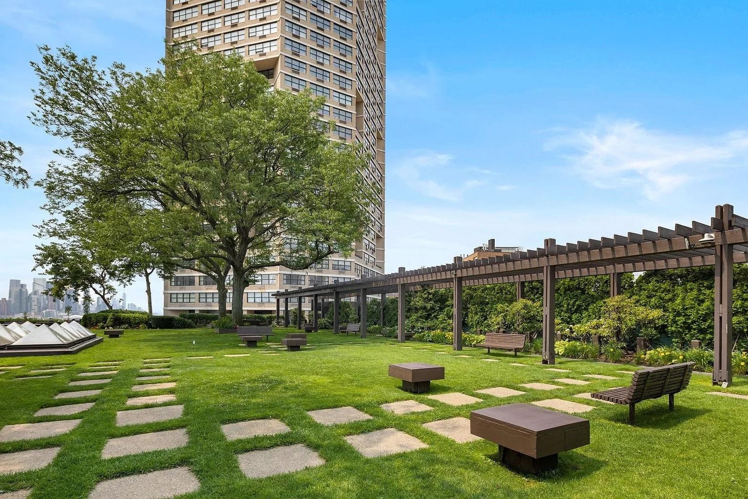 7002 BOULEVARD Unit: 3F