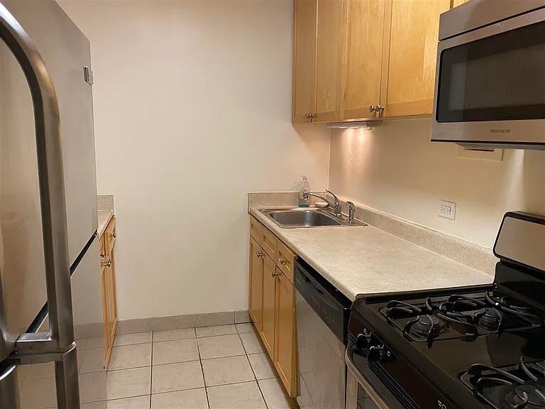 7002 BOULEVARD Unit: 3F