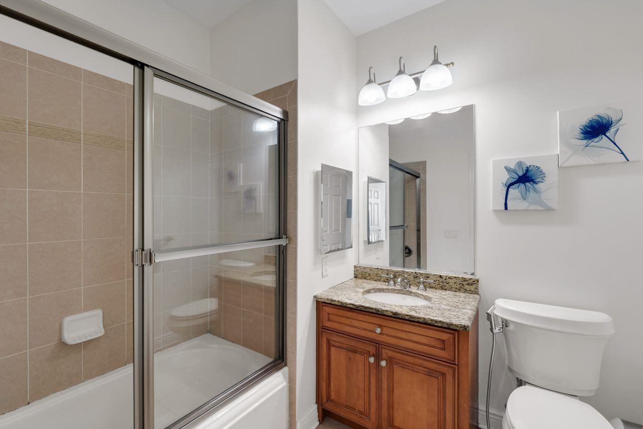 7400 RIVER RD Unit: 206