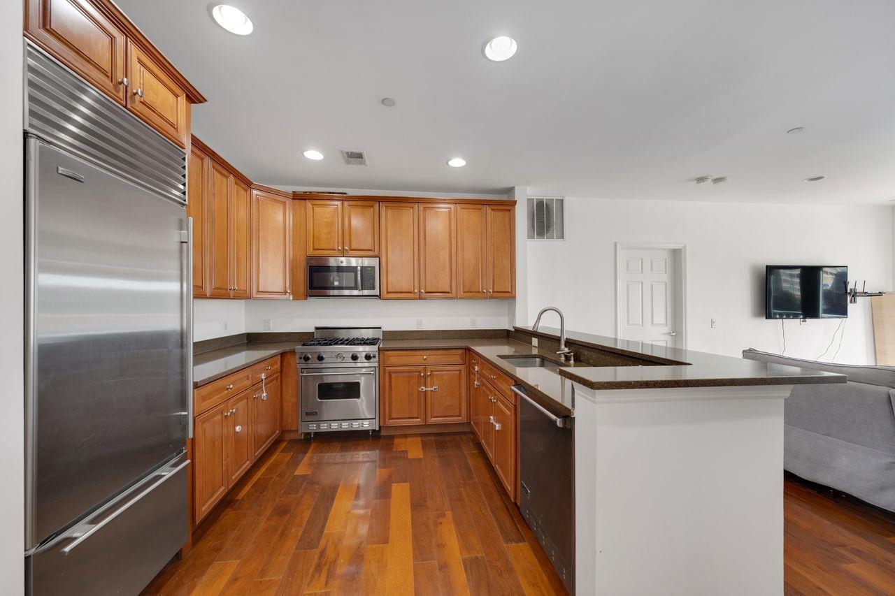 7400 RIVER RD Unit: 206