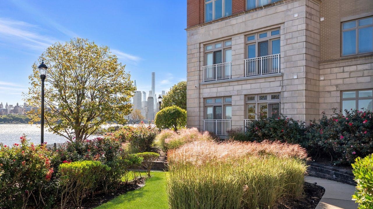 7400 RIVER RD Unit: 206