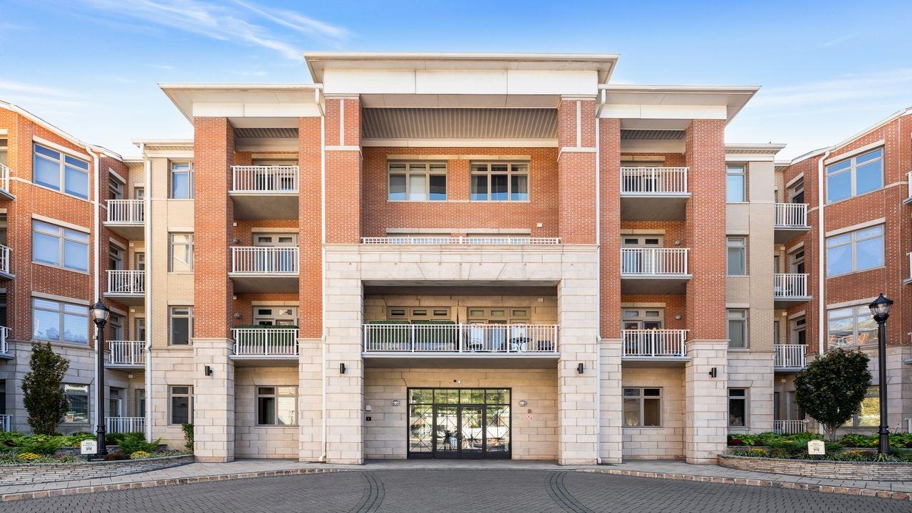 7400 RIVER RD Unit: 206