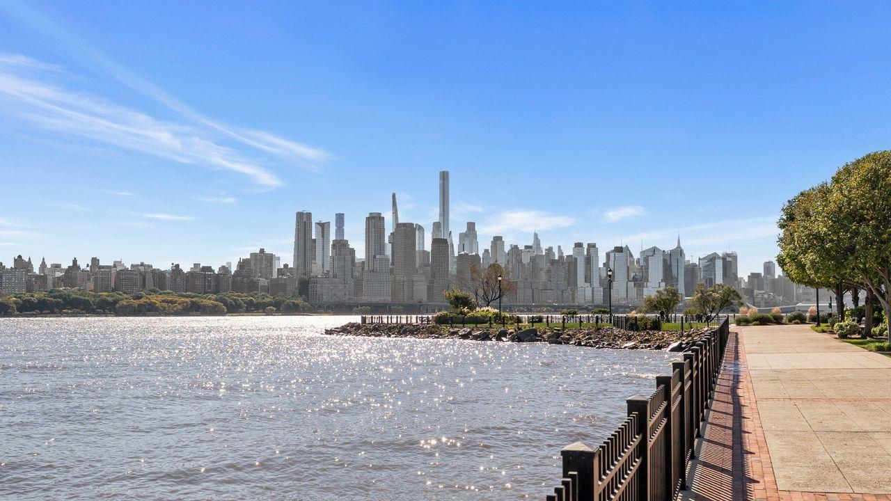 7400 RIVER RD Unit: 206