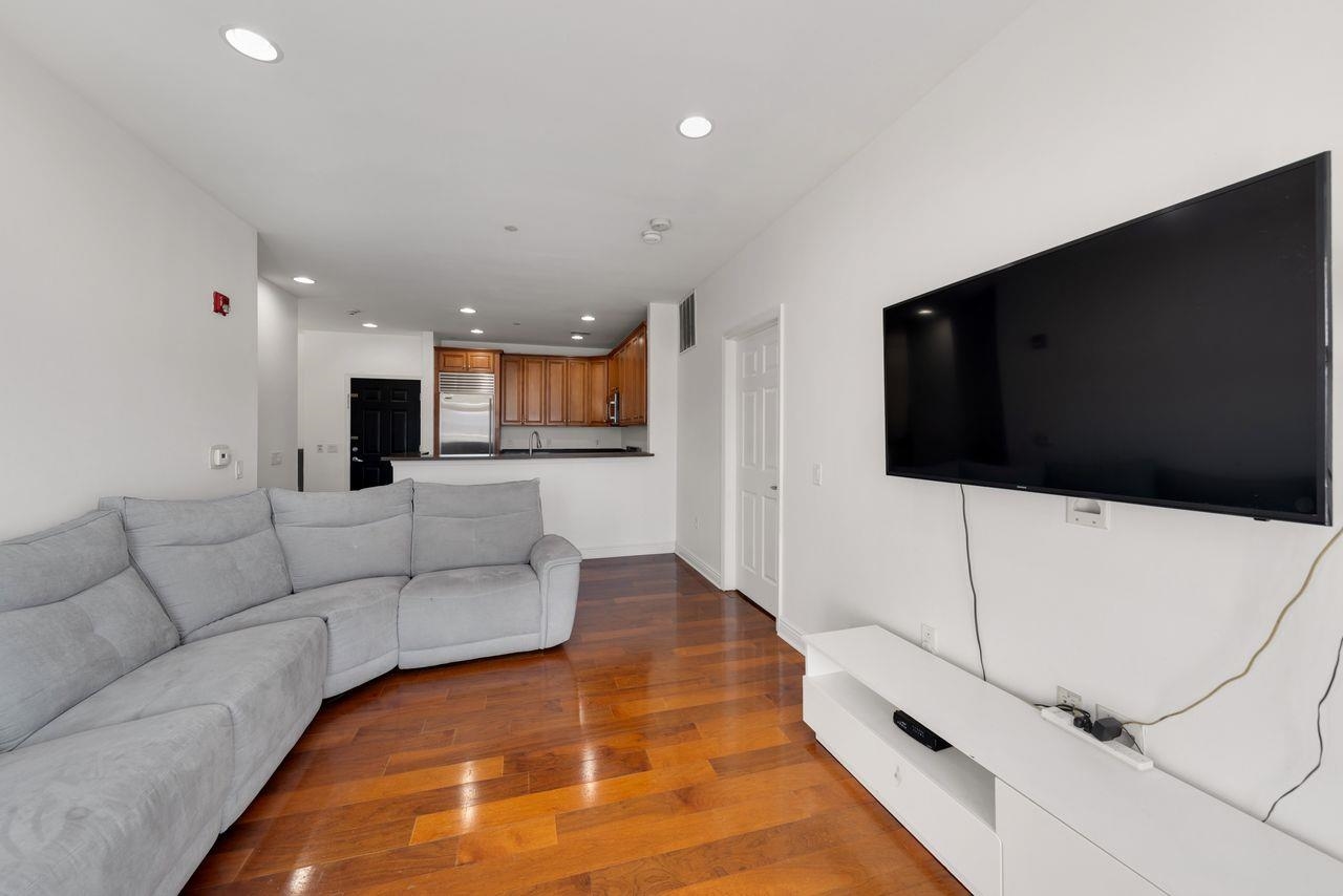 7400 RIVER RD Unit: 206