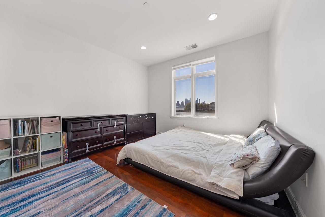 7400 RIVER RD Unit: 206