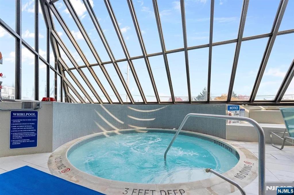 7002 Boulevard East 3F