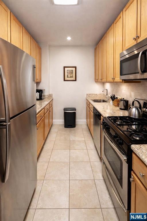 7002 Boulevard East 3F