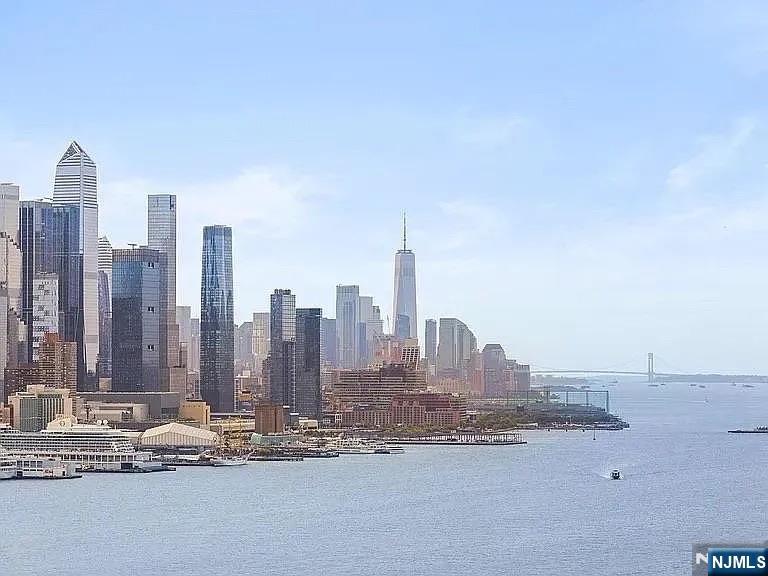 7002 Boulevard East 3F