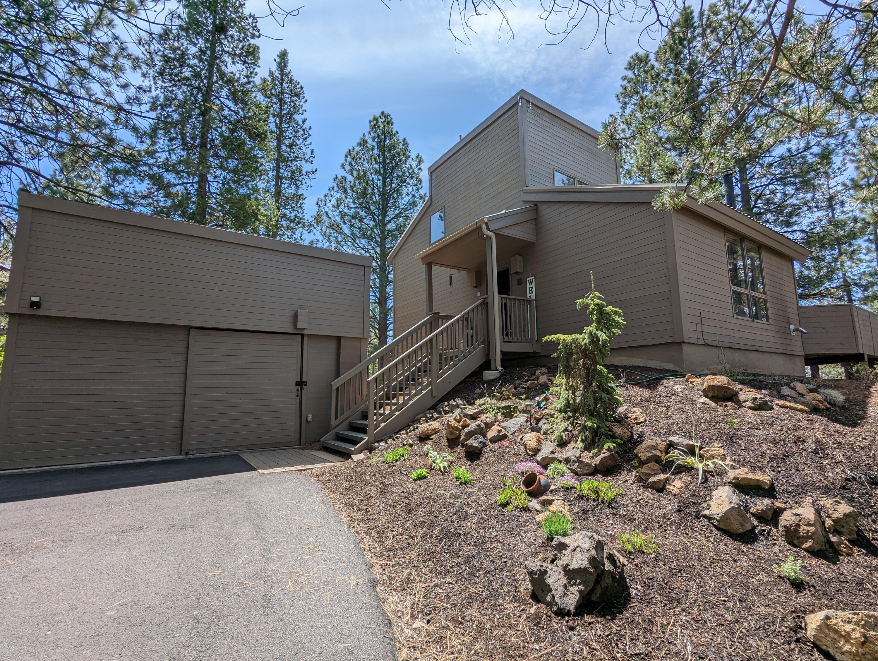 17907 Rhododendron Lane