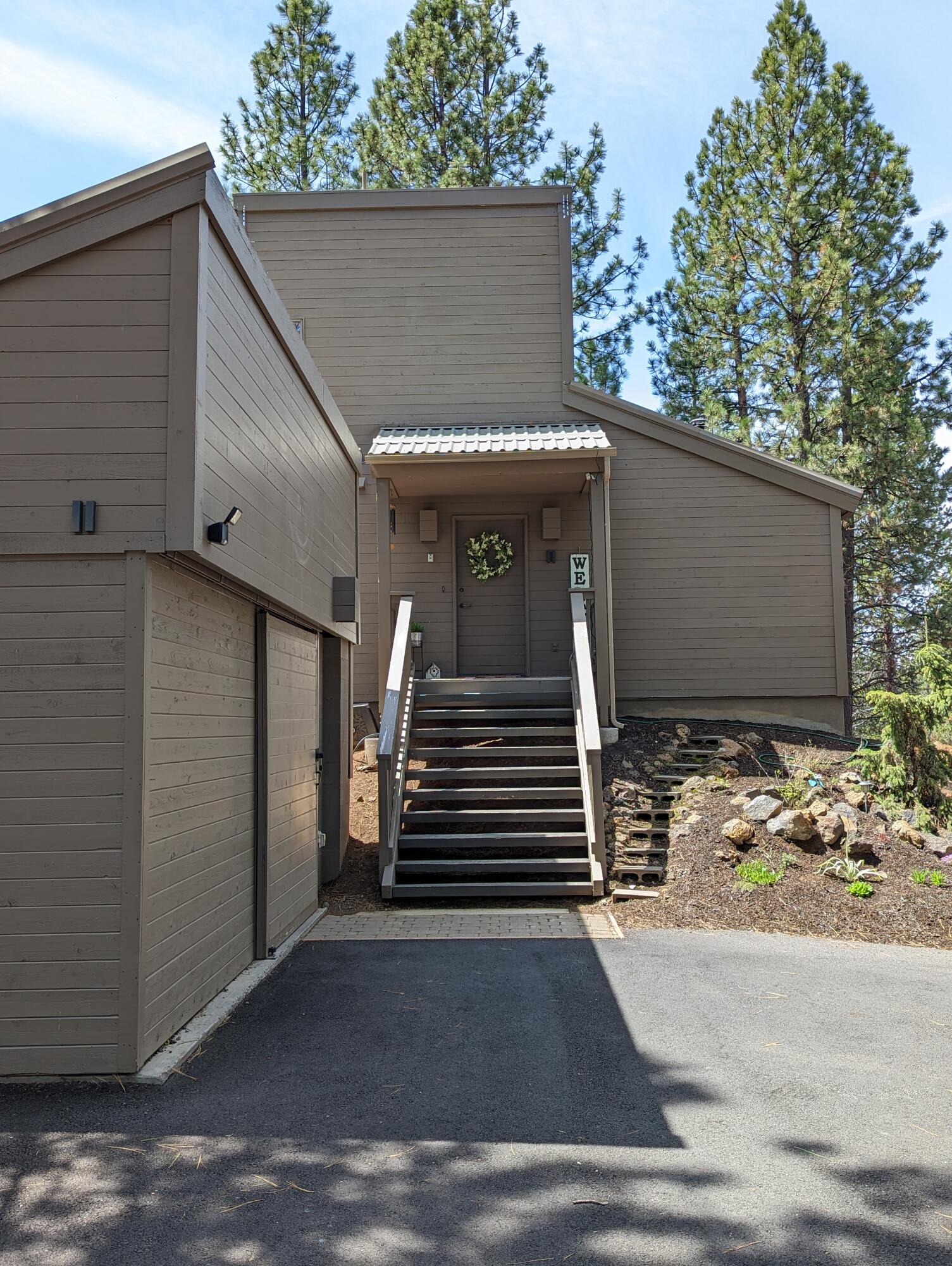 17907 Rhododendron Lane