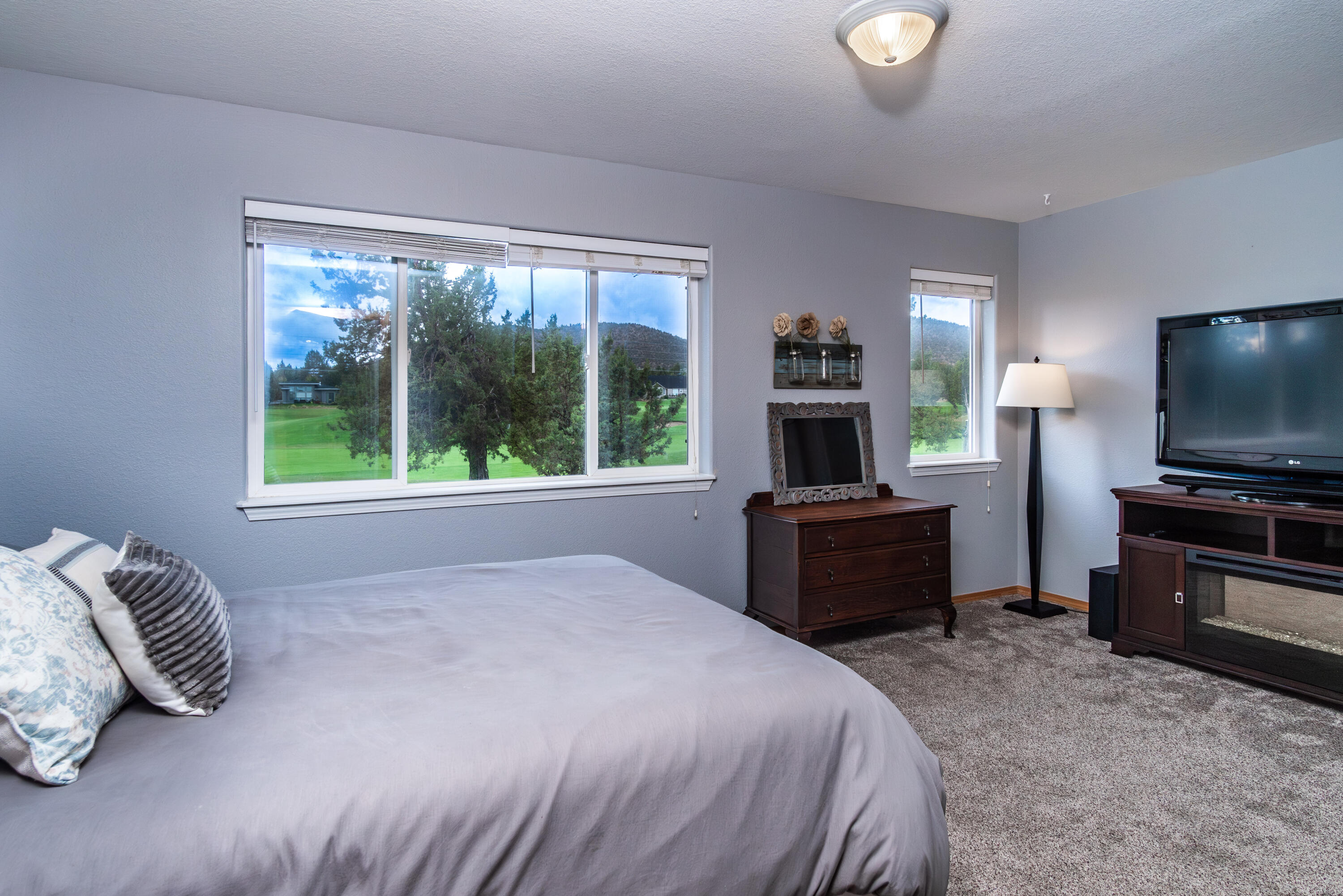 981 Golden Pheasant Dr Drive