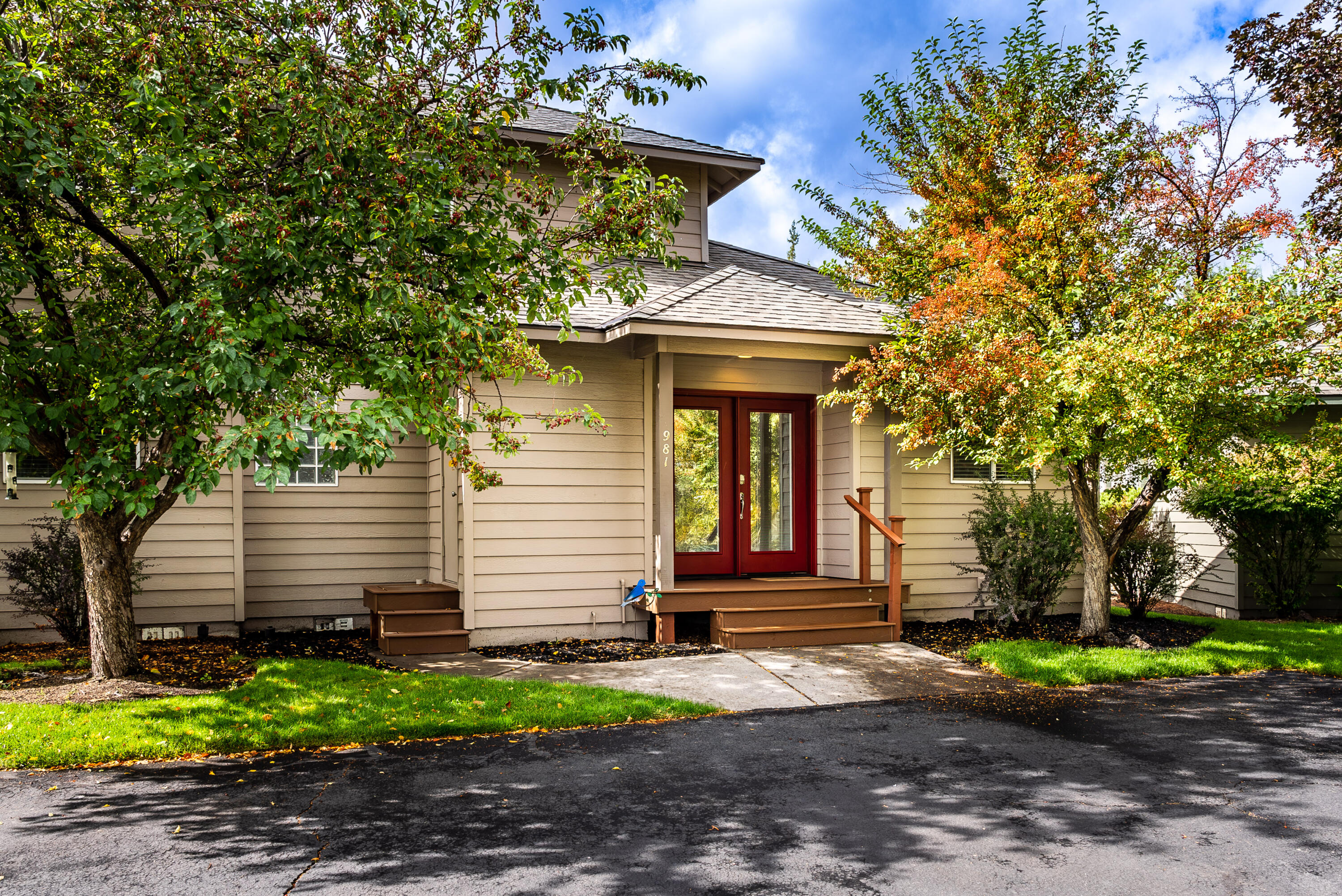 981 Golden Pheasant Dr Drive