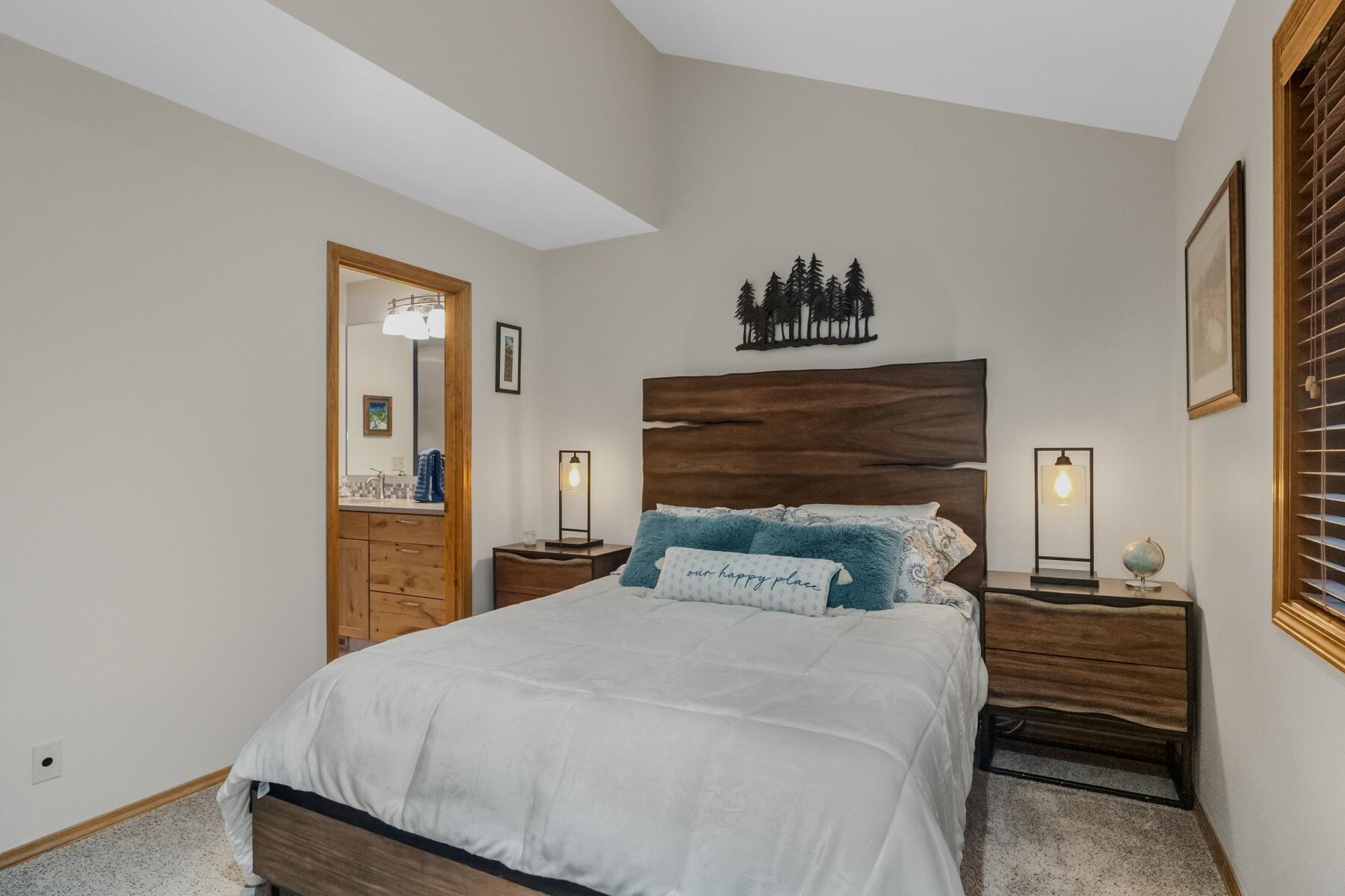 18131 Ashwood Lane Unit: 8