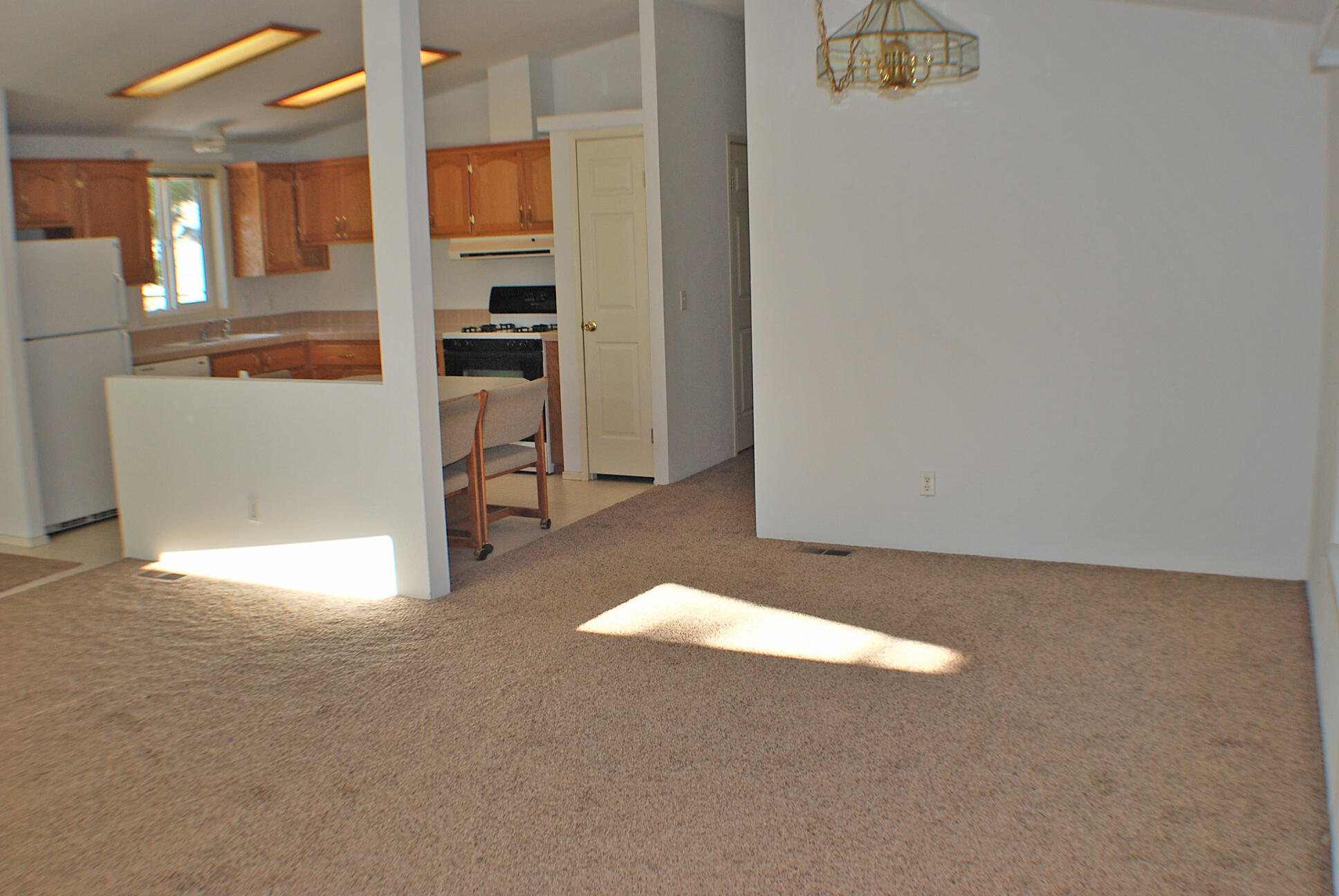 52744 Golden Astor Road