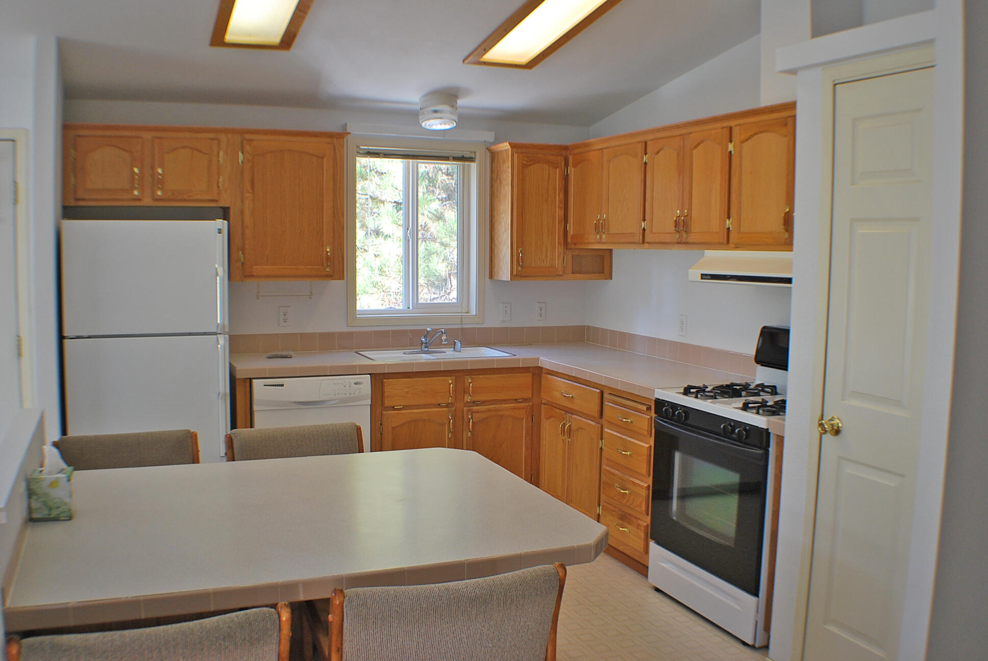 52744 Golden Astor Road