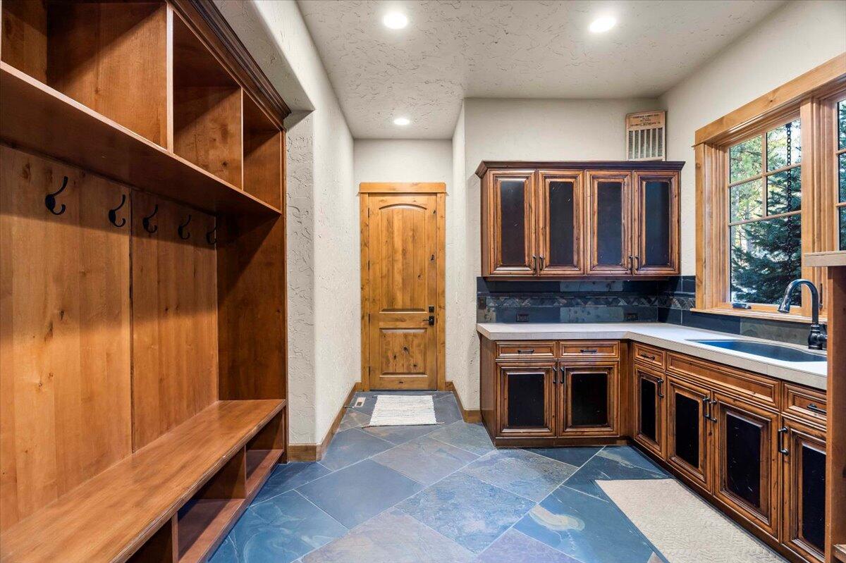 56184 Sable Rock Loop