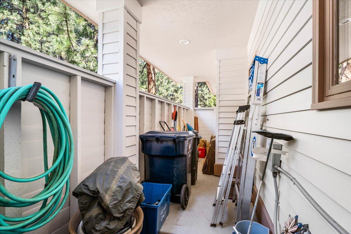 60877 Willow Creek Loop