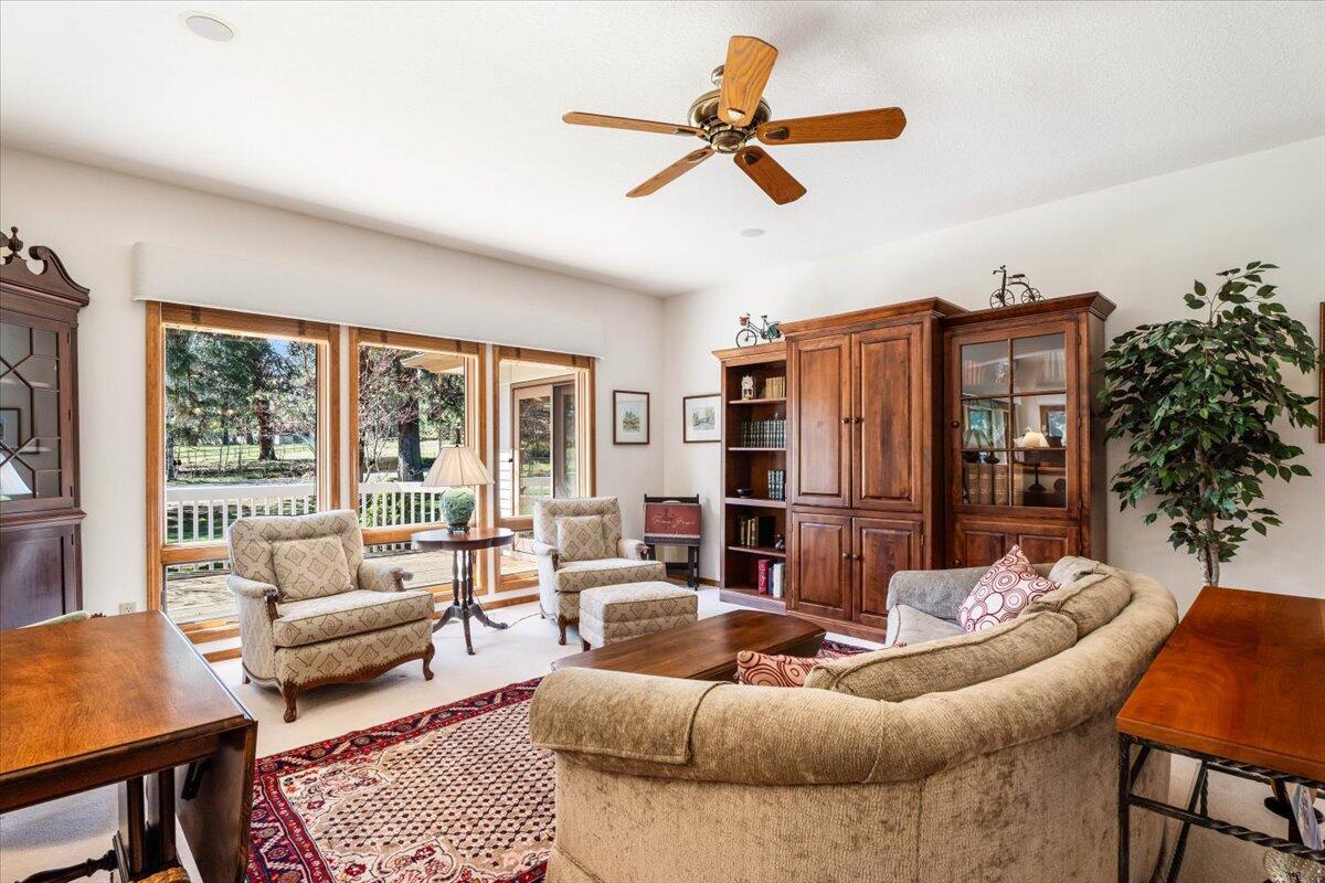 60877 Willow Creek Loop