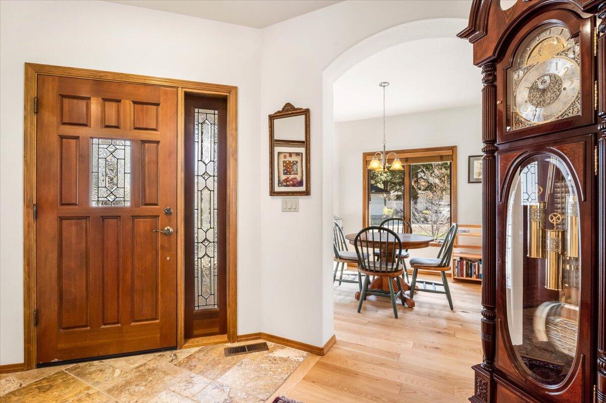 60877 Willow Creek Loop