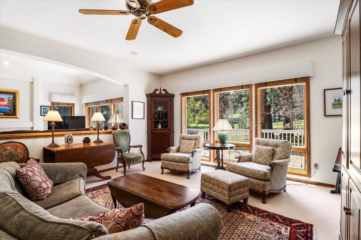 60877 Willow Creek Loop