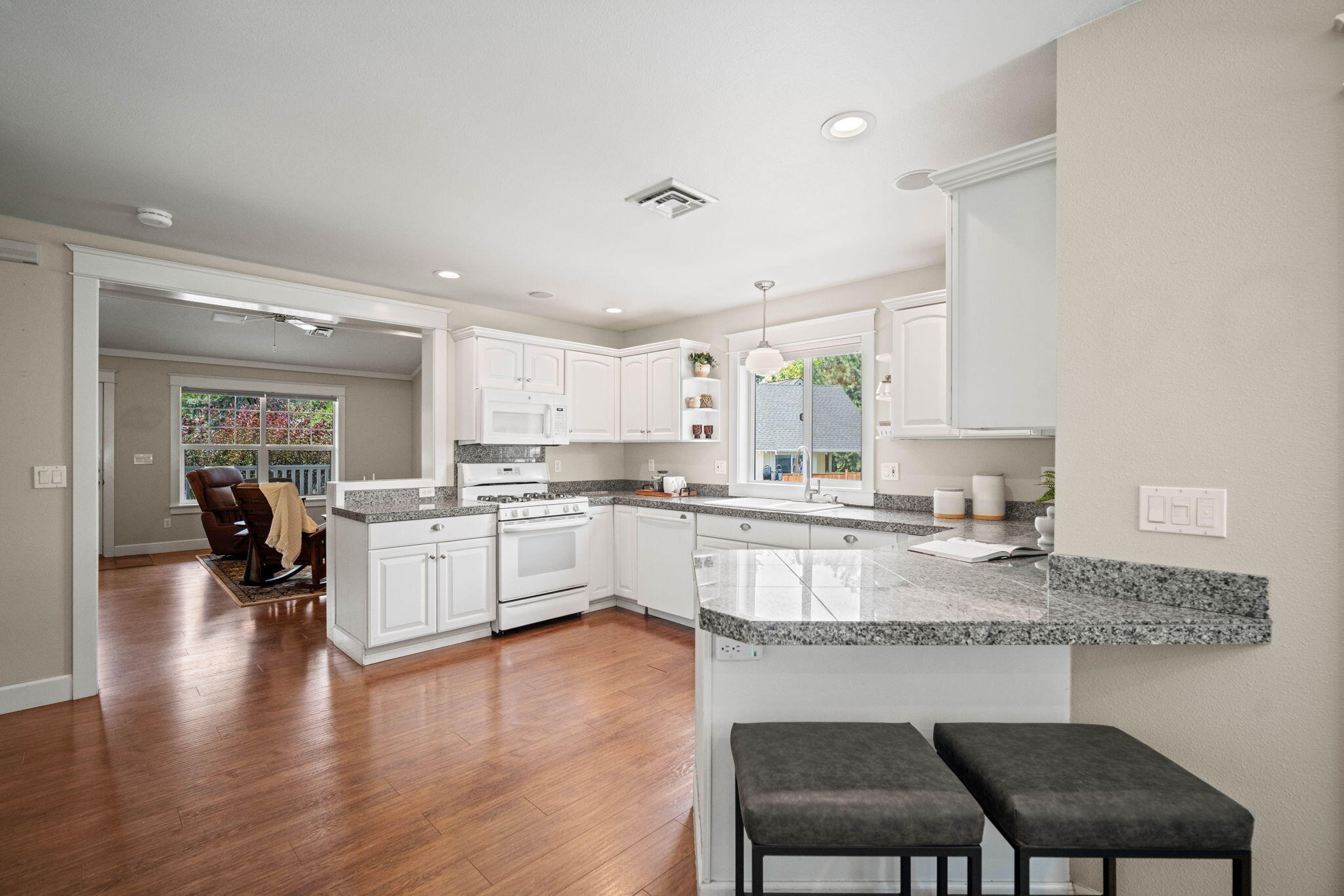 443 SW Hillwood Court