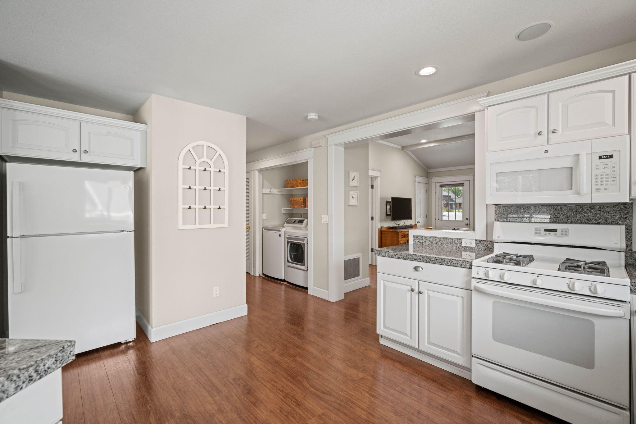 443 SW Hillwood Court