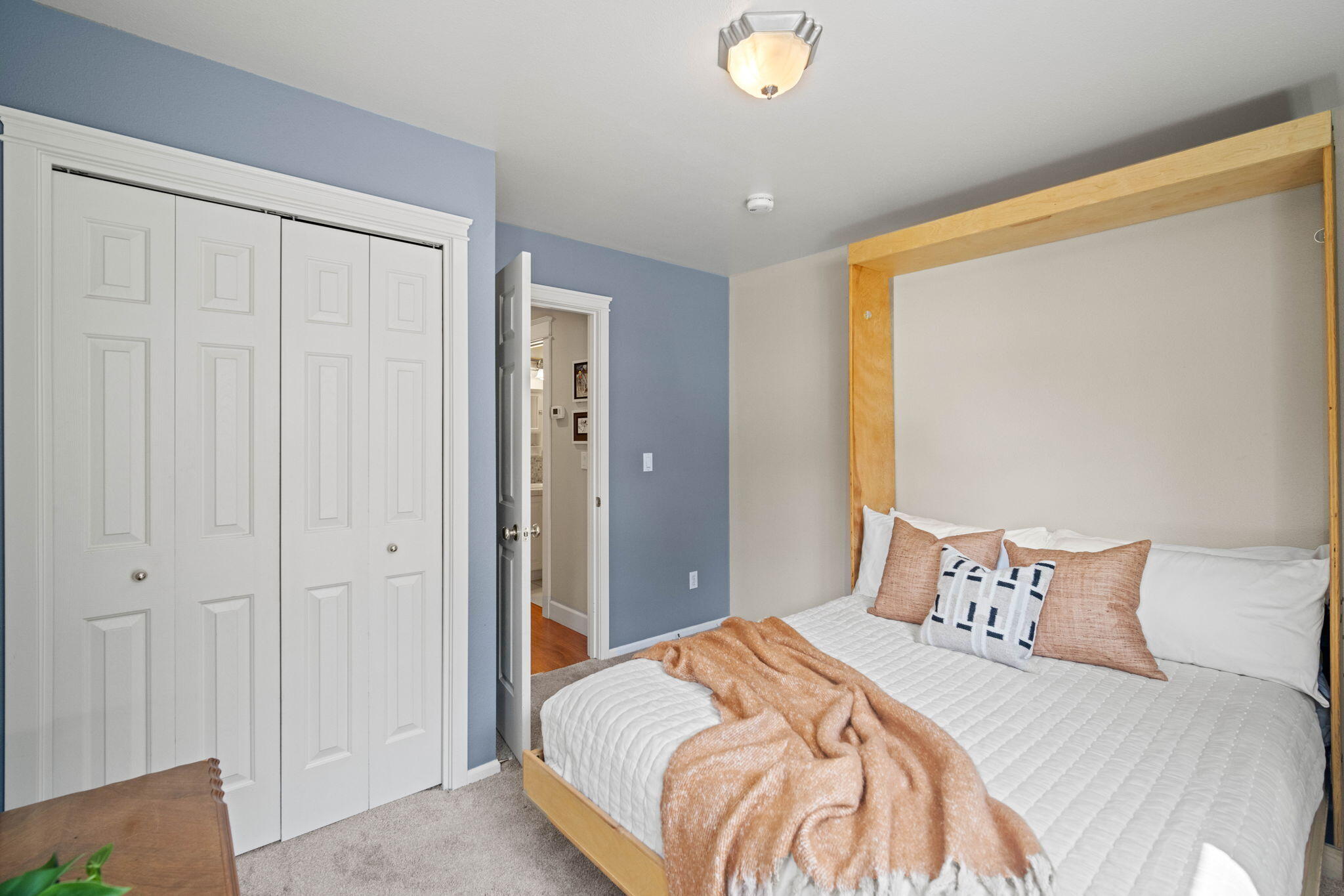 443 SW Hillwood Court