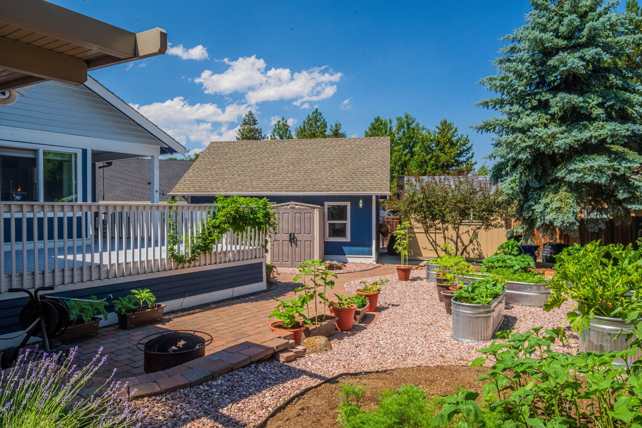 443 SW Hillwood Court