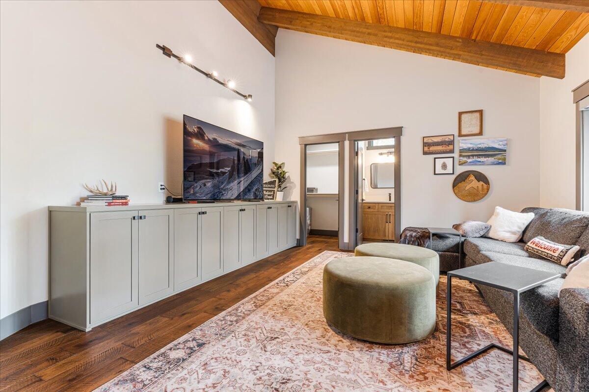 57688 Vine Maple Lane