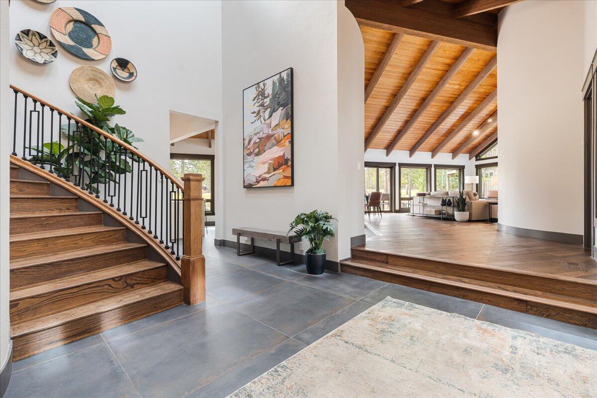 57688 Vine Maple Lane