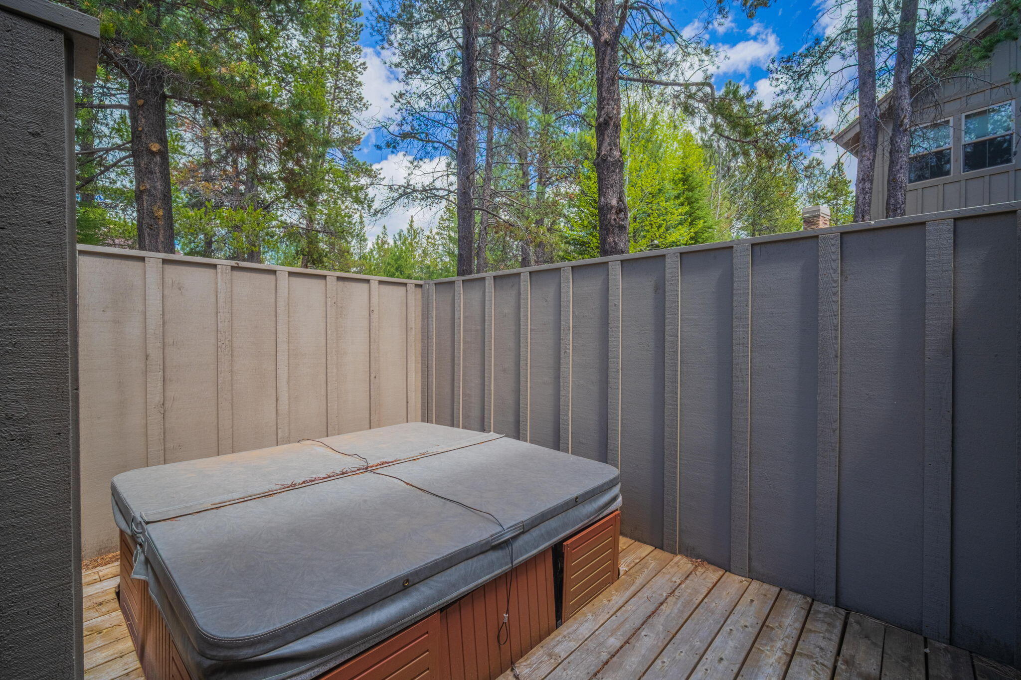 57178  Evergreen Loop, 24