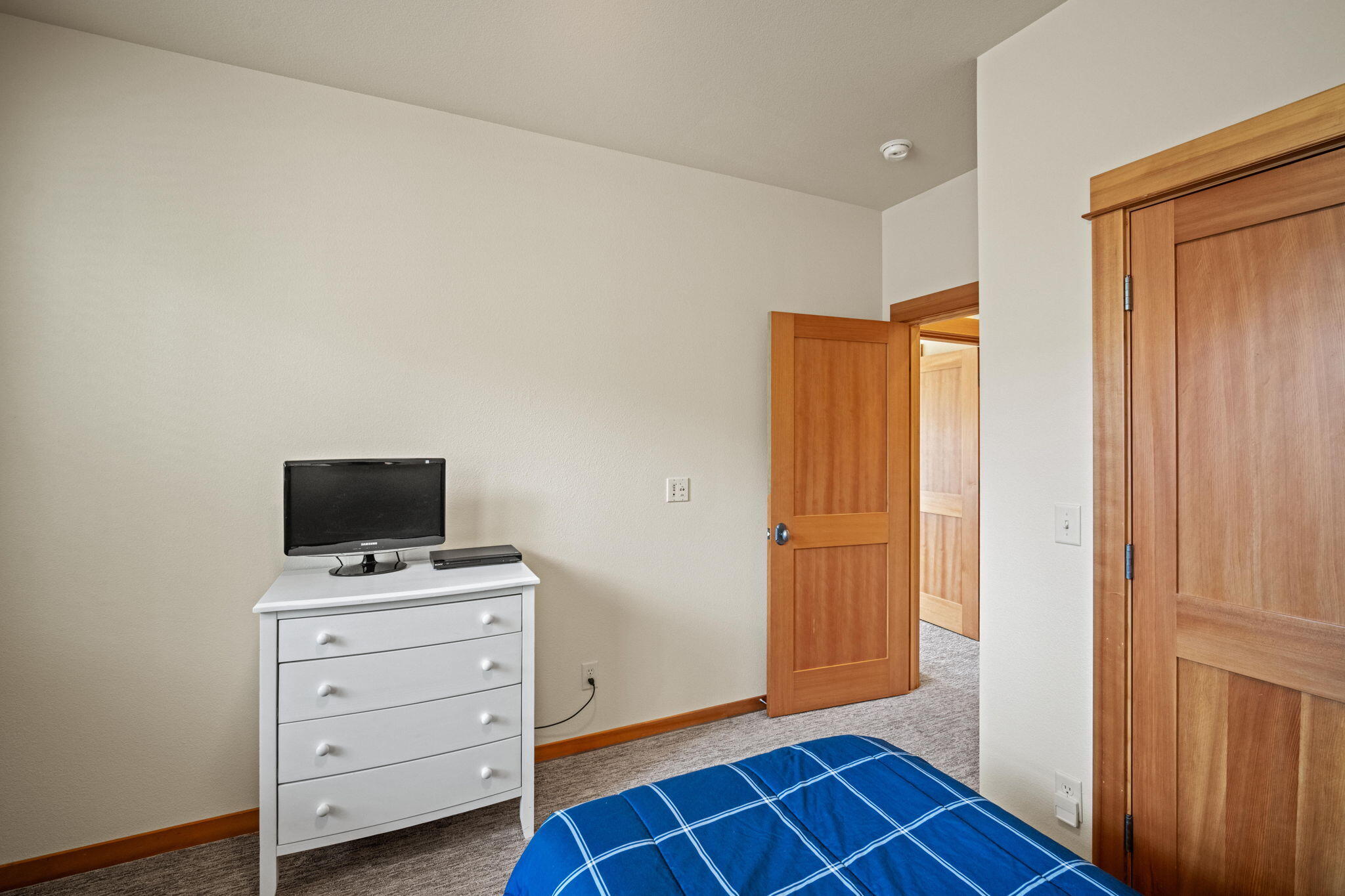 57178  Evergreen Loop, 24