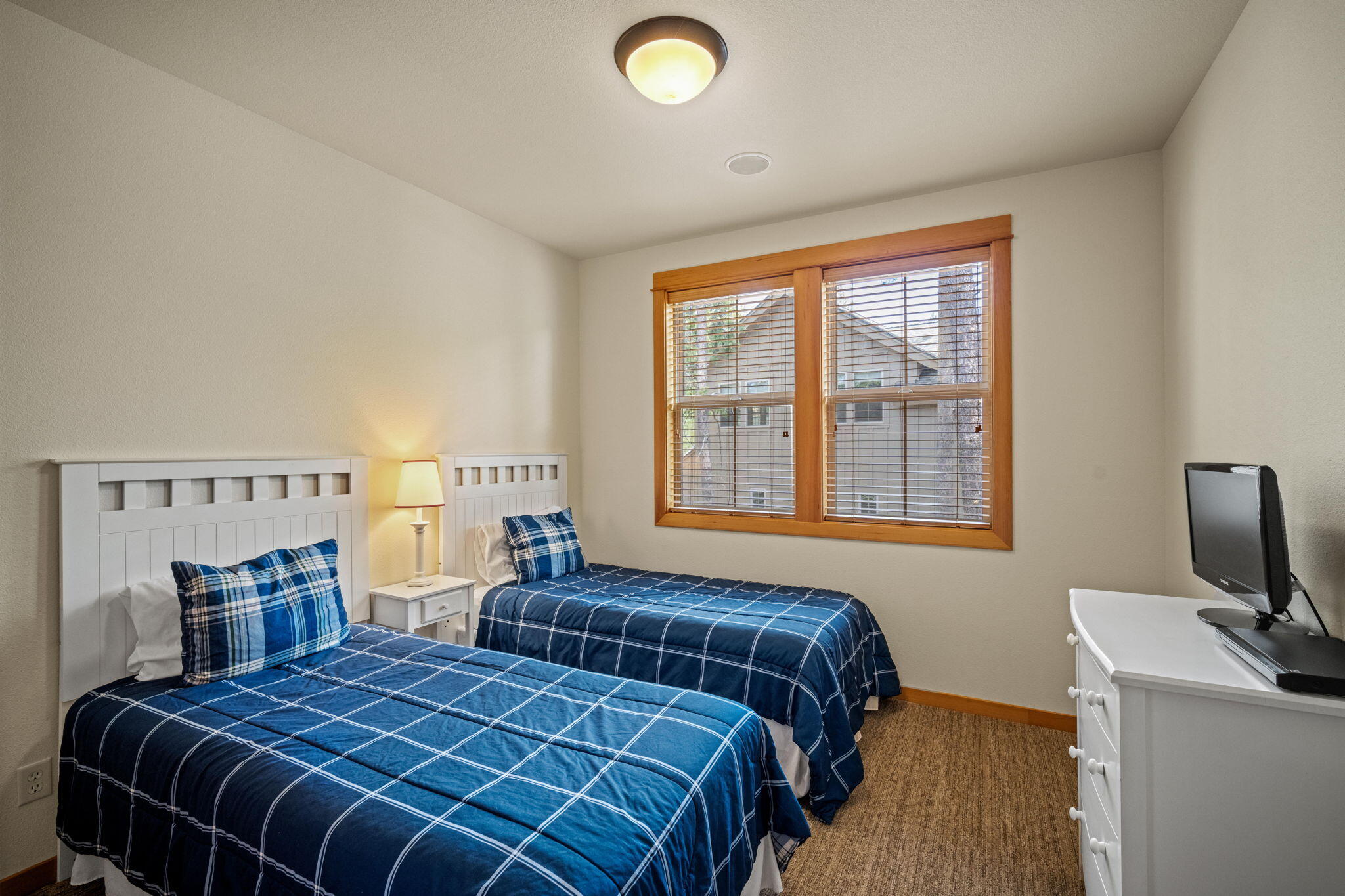 57178  Evergreen Loop, 24